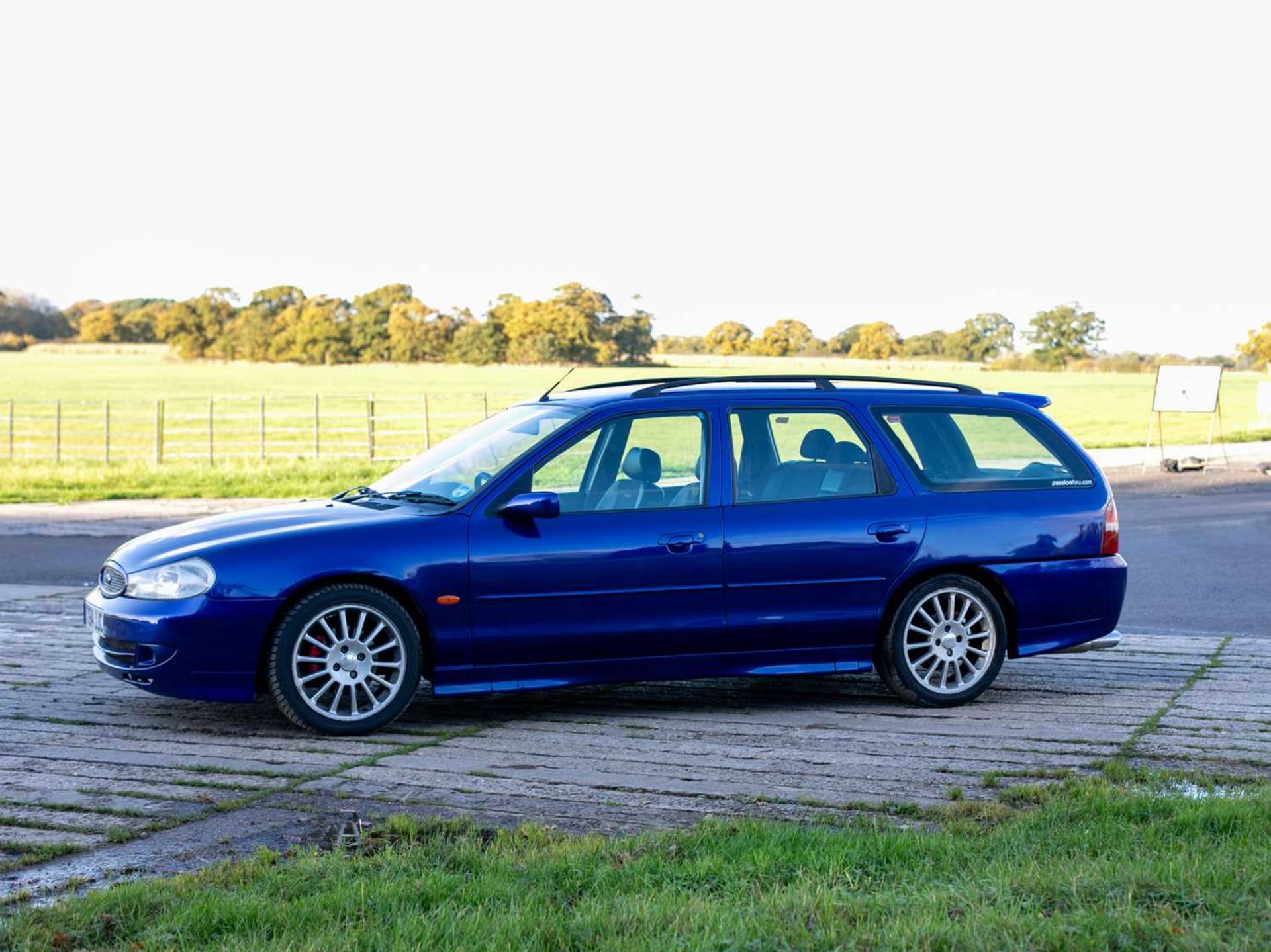 1999 Ford Mondeo ST200 Estate ***NO RESERVE*** Thought to be one of just 15 ST200 load-luggers, stil - Image 9 of 75