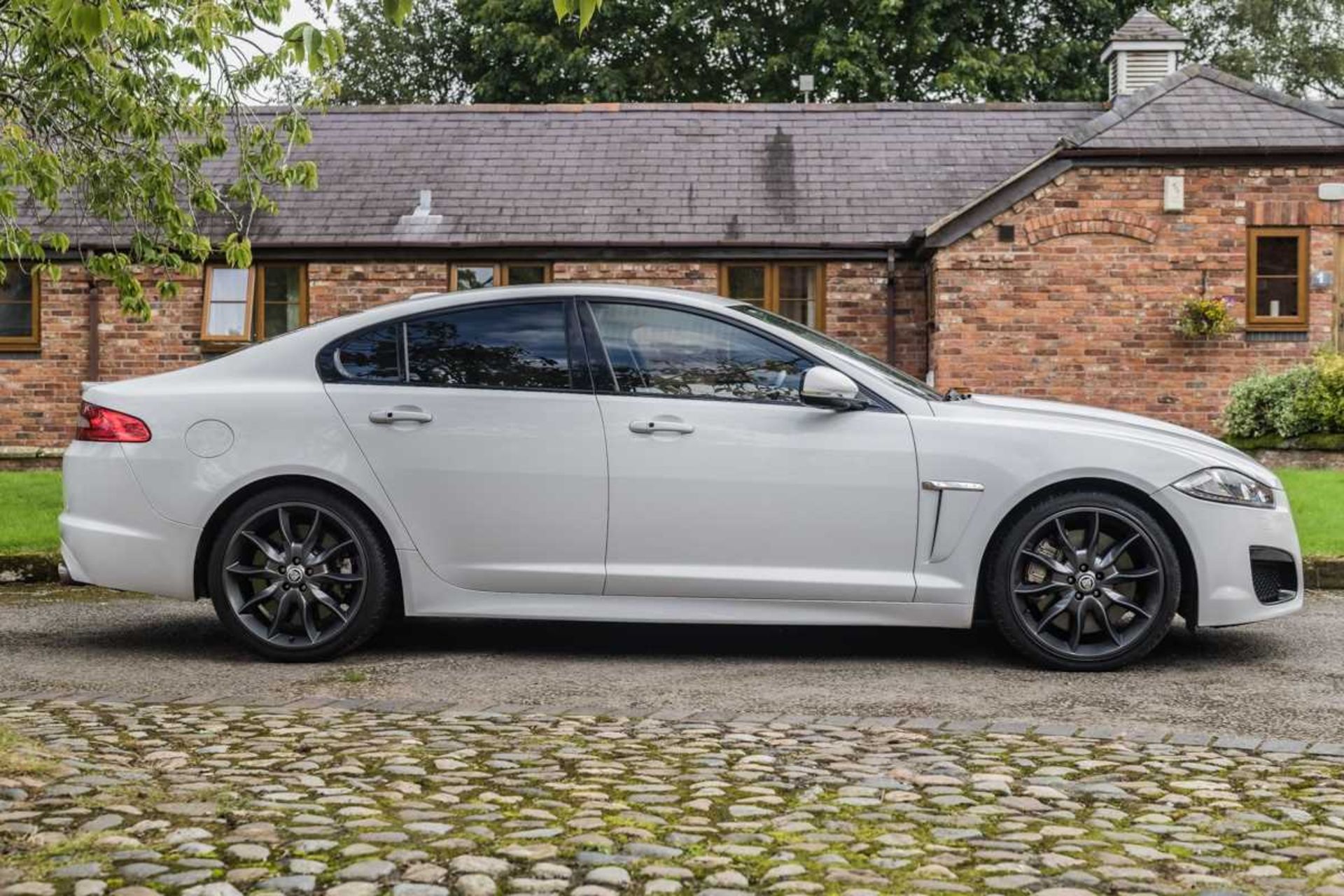 2011 Jaguar XFR Saloon 500 horsepower four-door super saloon, with an enviable factory specification - Image 12 of 83