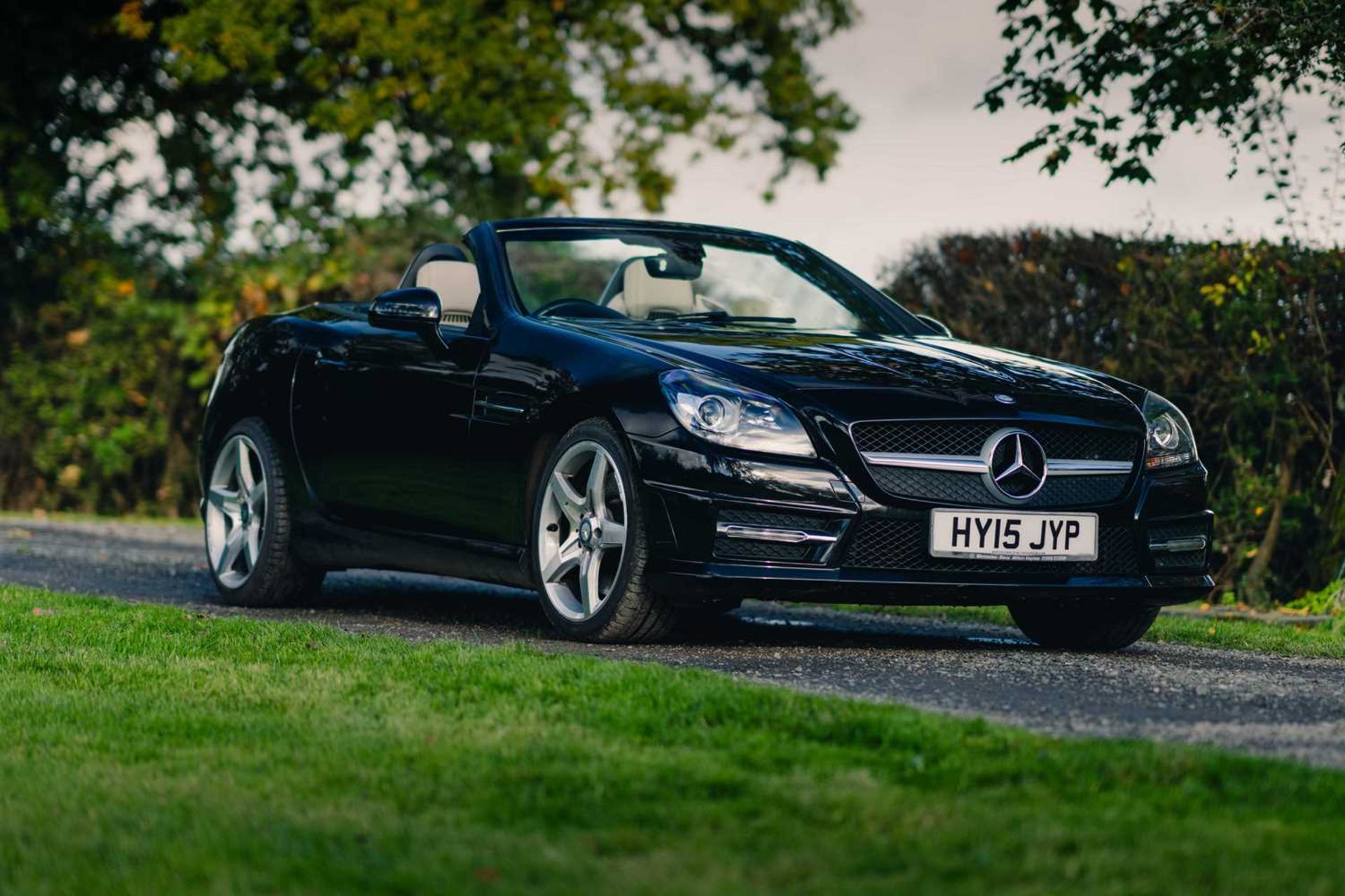 2015 Mercedes SLK200 AMG Sport A genuine two-keeper, 35,950 miles example, complemented by full serv - Image 17 of 69