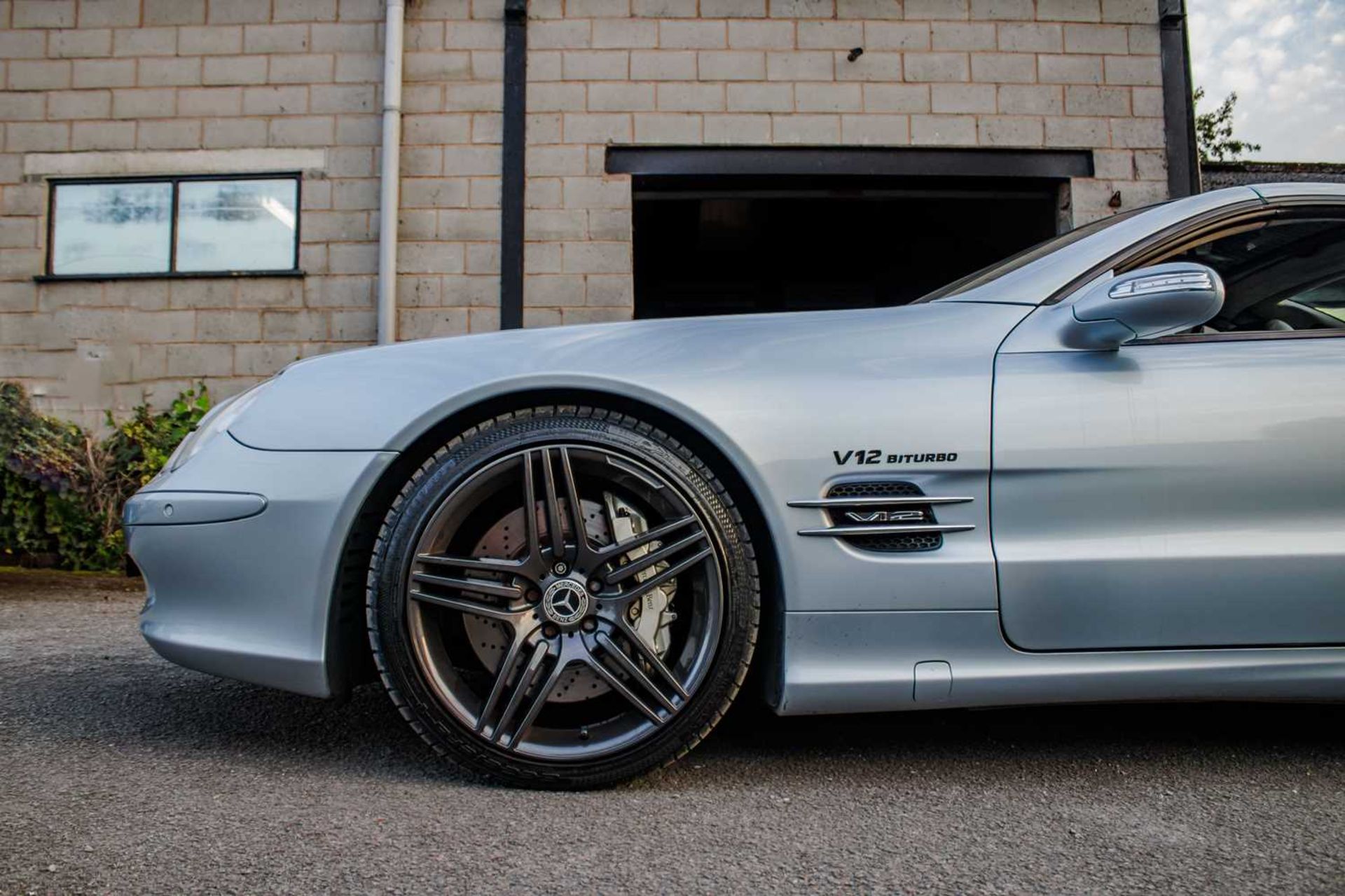 2004 Mercedes SL600 Flagship, 493bhp twin-turbo powered model  - Image 9 of 42