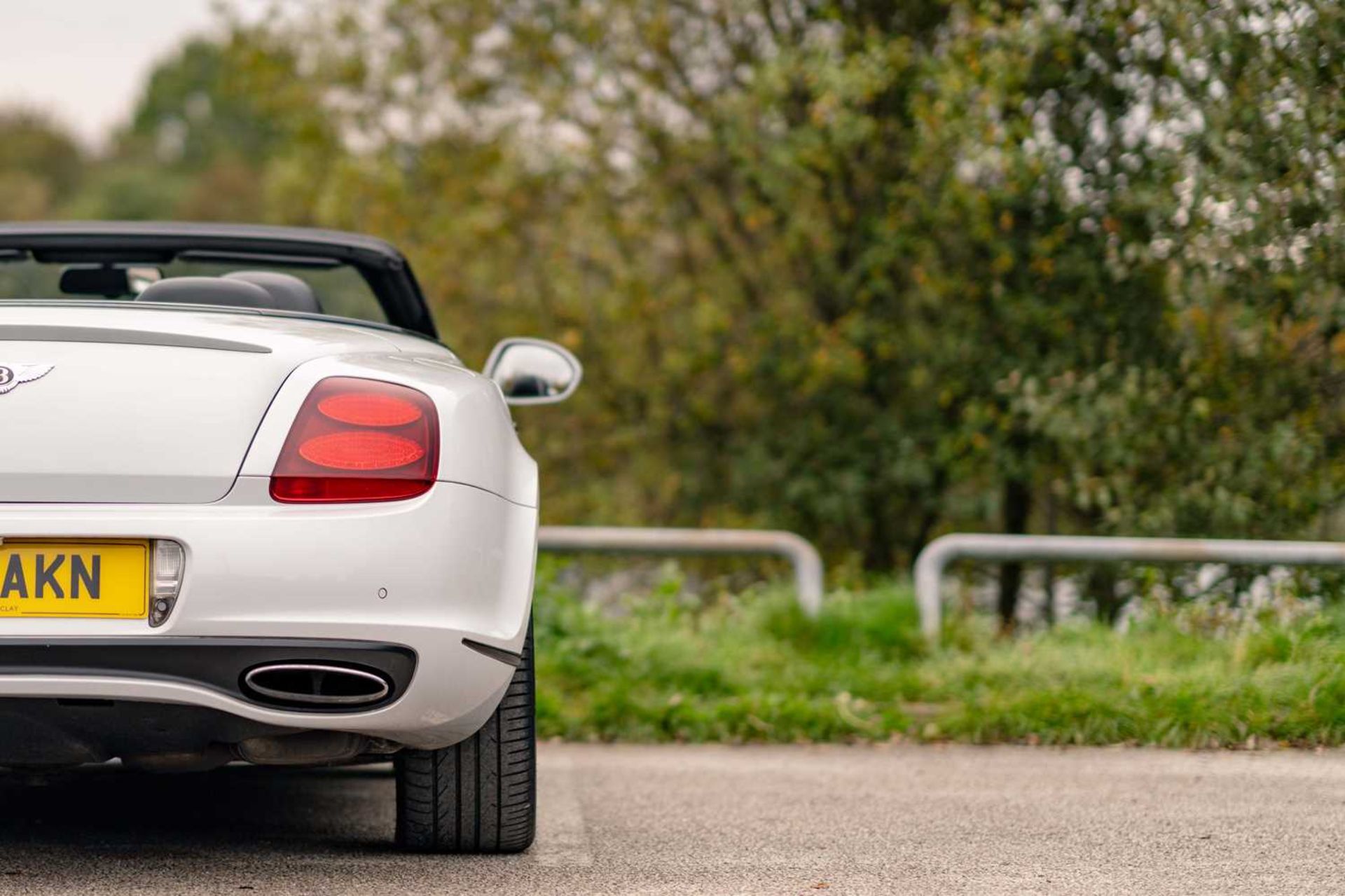 2011 Bentley GTC Supersports Finished in striking Glacier White and riding on gloss black 20” alloy  - Image 12 of 68