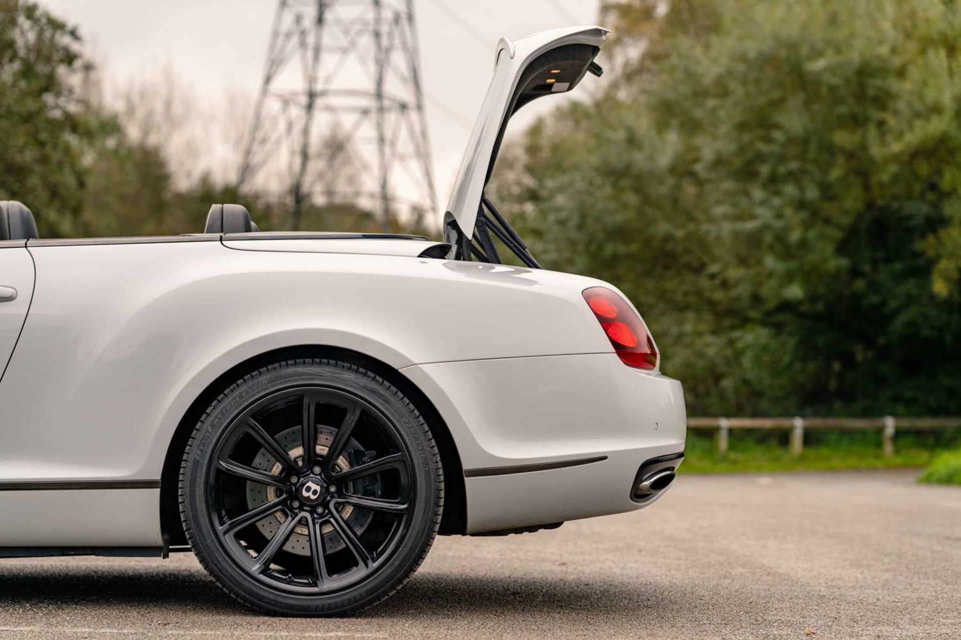 2011 Bentley GTC Supersports Finished in striking Glacier White and riding on gloss black 20” alloy  - Image 55 of 68