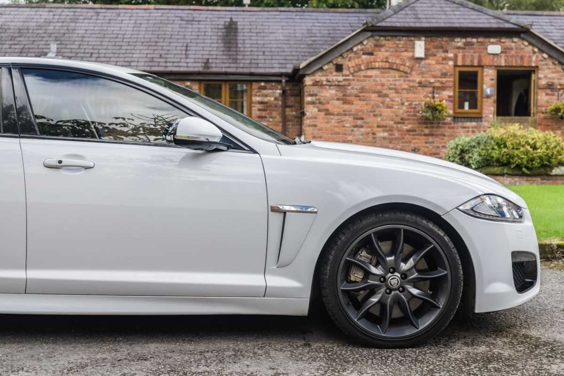 2011 Jaguar XFR Saloon 500 horsepower four-door super saloon, with an enviable factory specification - Image 13 of 83