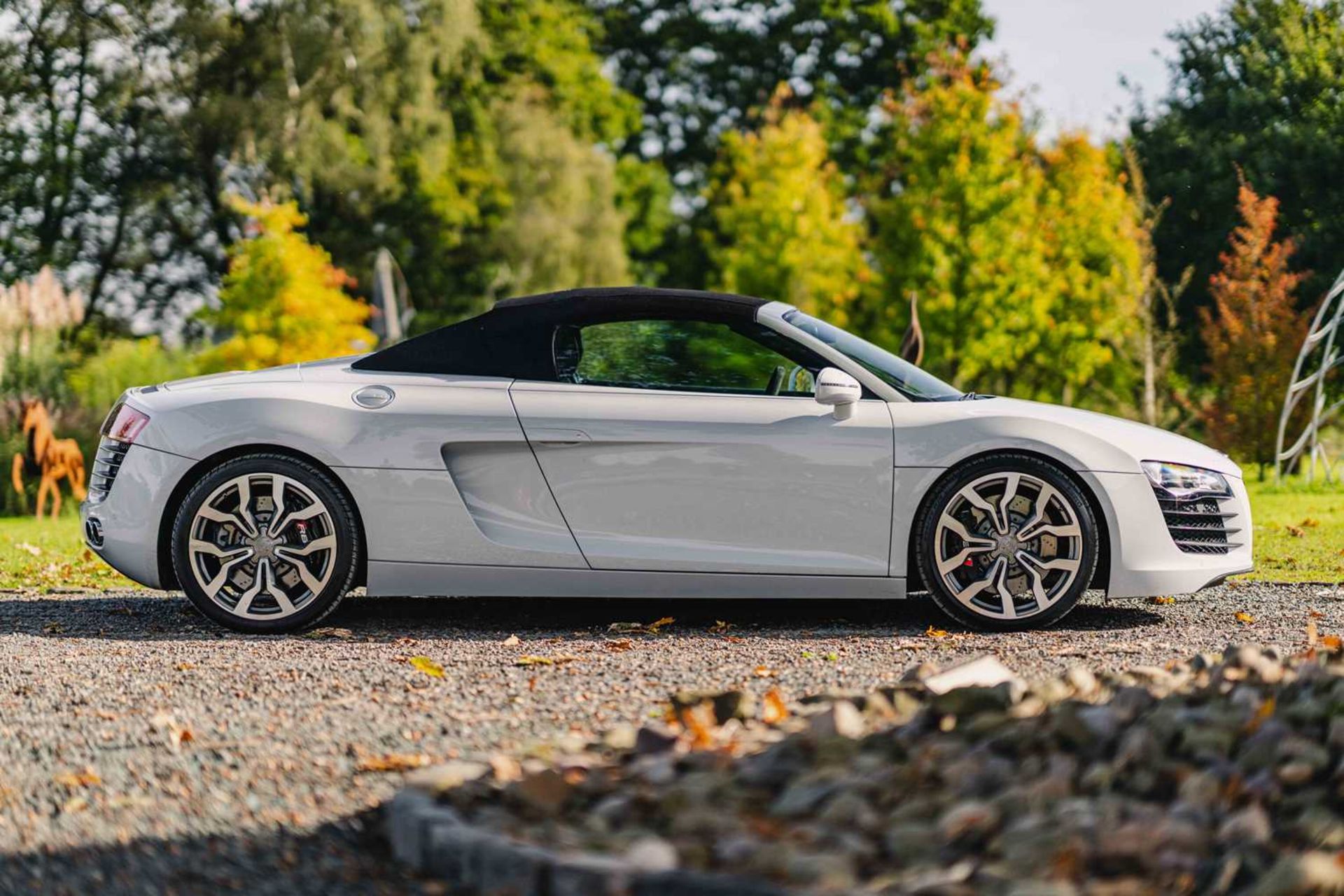 2010 Audi R8 Spyder V8 Specified in Suzuka Grey, with a Black Nappa leather interior and just 22,500 - Image 14 of 57