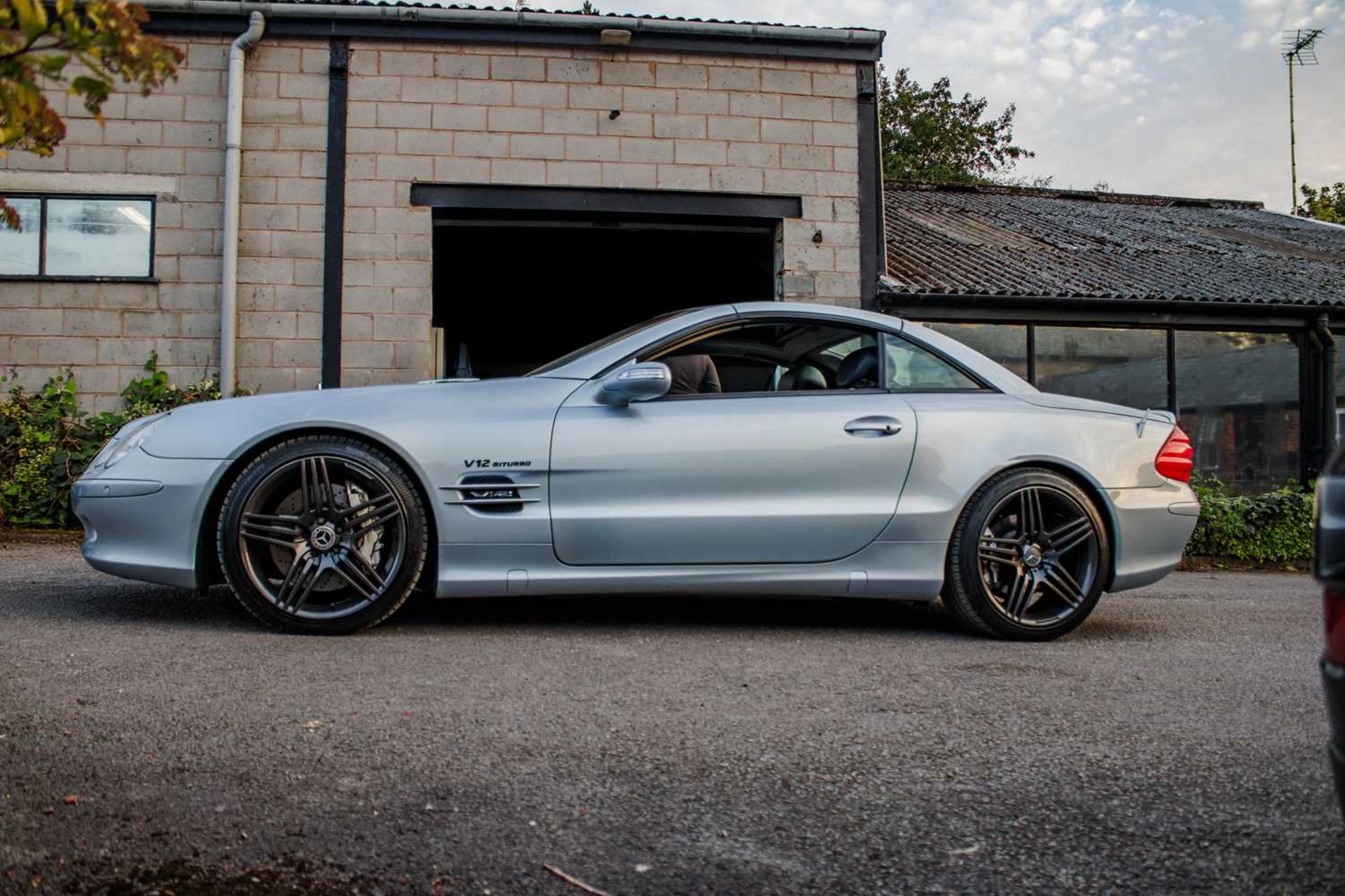 2004 Mercedes SL600 Flagship, 493bhp twin-turbo powered model  - Image 7 of 42