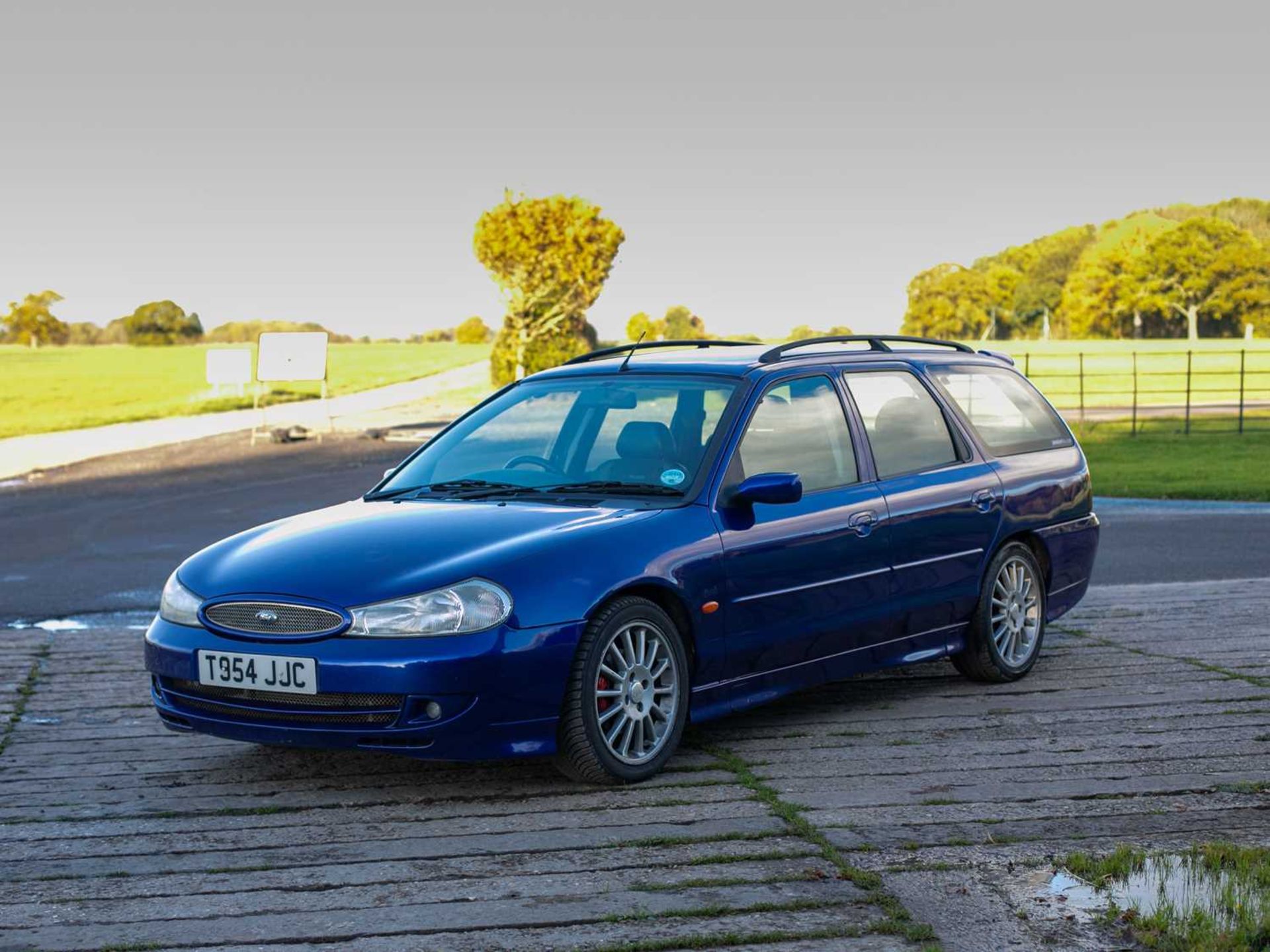 1999 Ford Mondeo ST200 Estate ***NO RESERVE*** Thought to be one of just 15 ST200 load-luggers, stil - Image 4 of 75