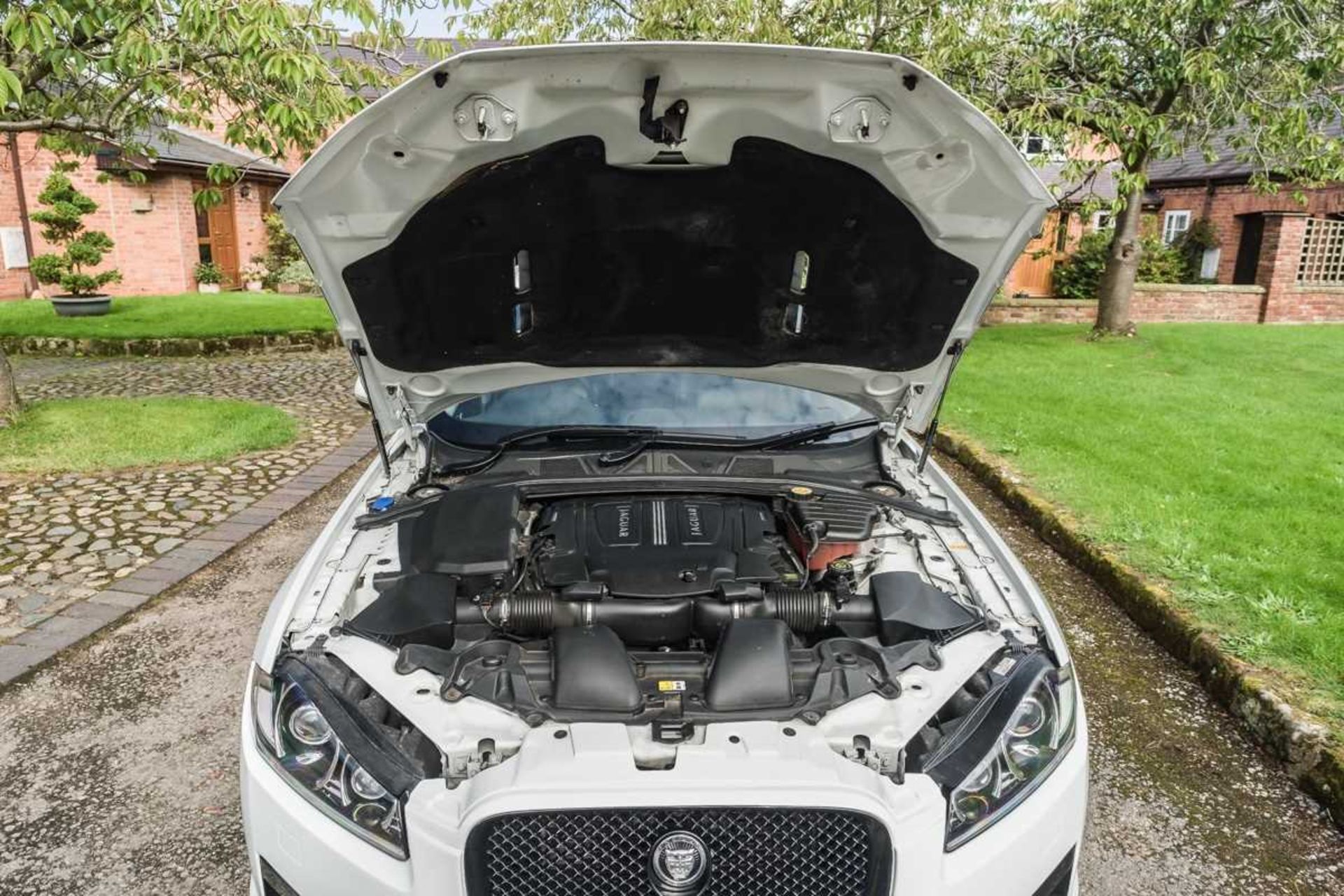 2011 Jaguar XFR Saloon 500 horsepower four-door super saloon, with an enviable factory specification - Image 78 of 83