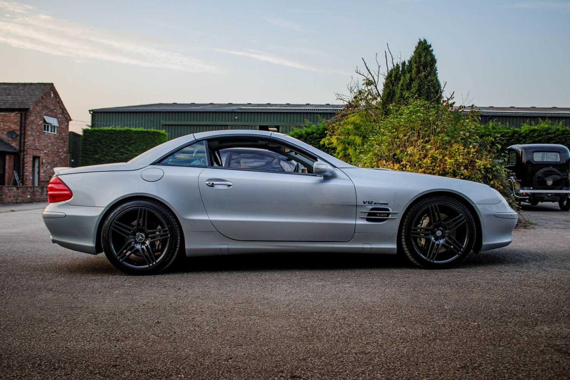 2004 Mercedes SL600 Flagship, 493bhp twin-turbo powered model  - Image 8 of 42
