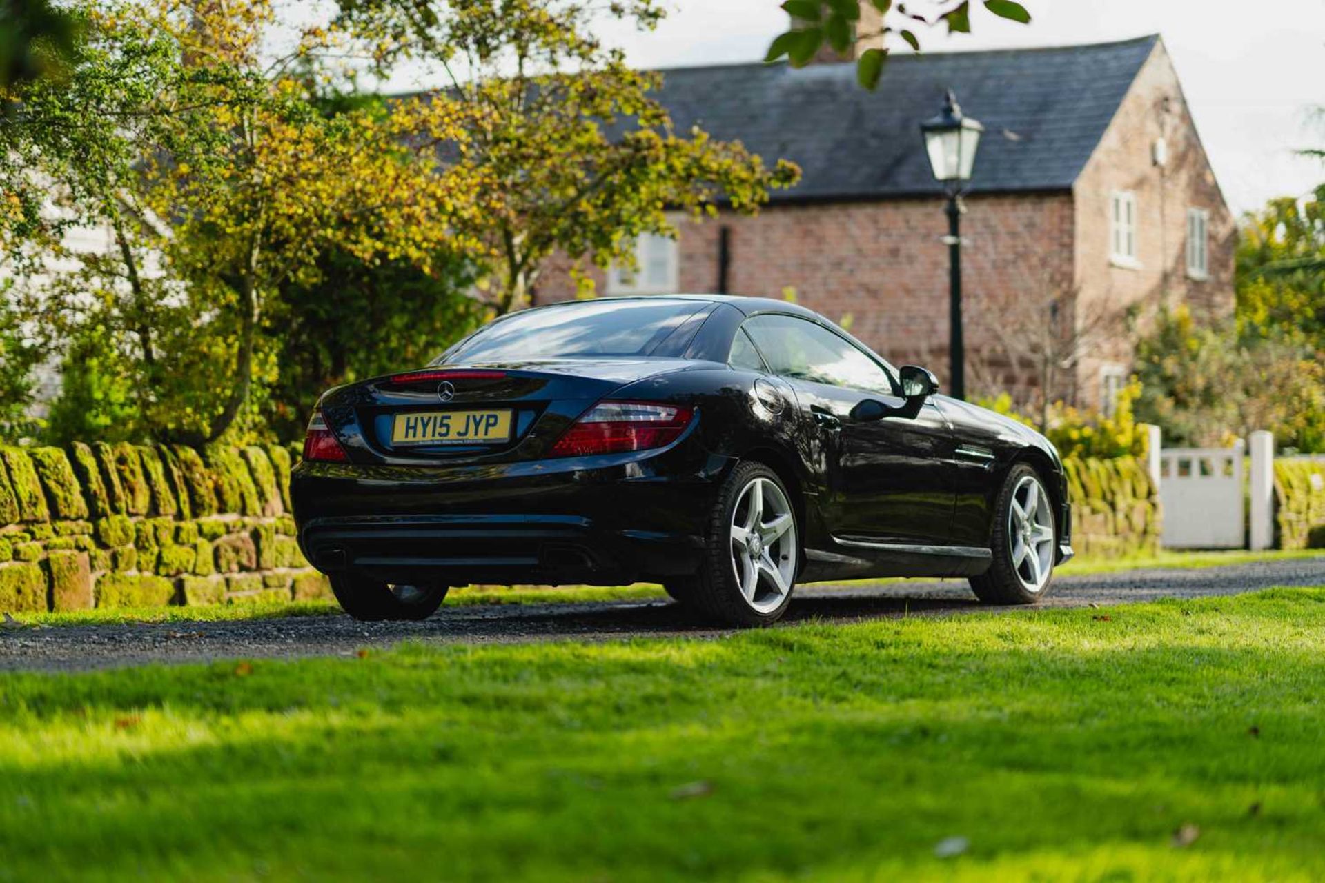 2015 Mercedes SLK200 AMG Sport A genuine two-keeper, 35,950 miles example, complemented by full serv - Image 14 of 69