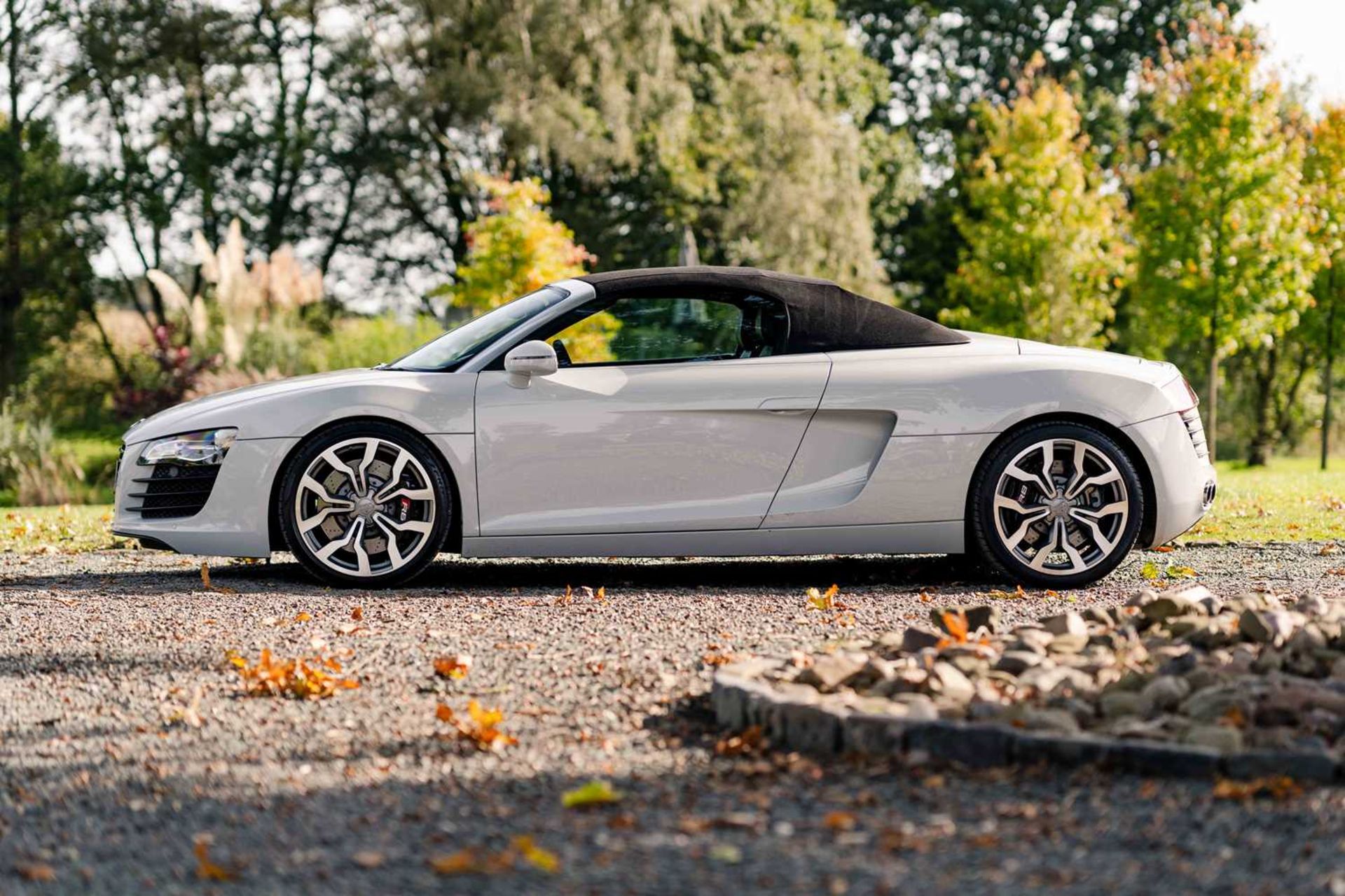 2010 Audi R8 Spyder V8 Specified in Suzuka Grey, with a Black Nappa leather interior and just 22,500 - Image 7 of 57