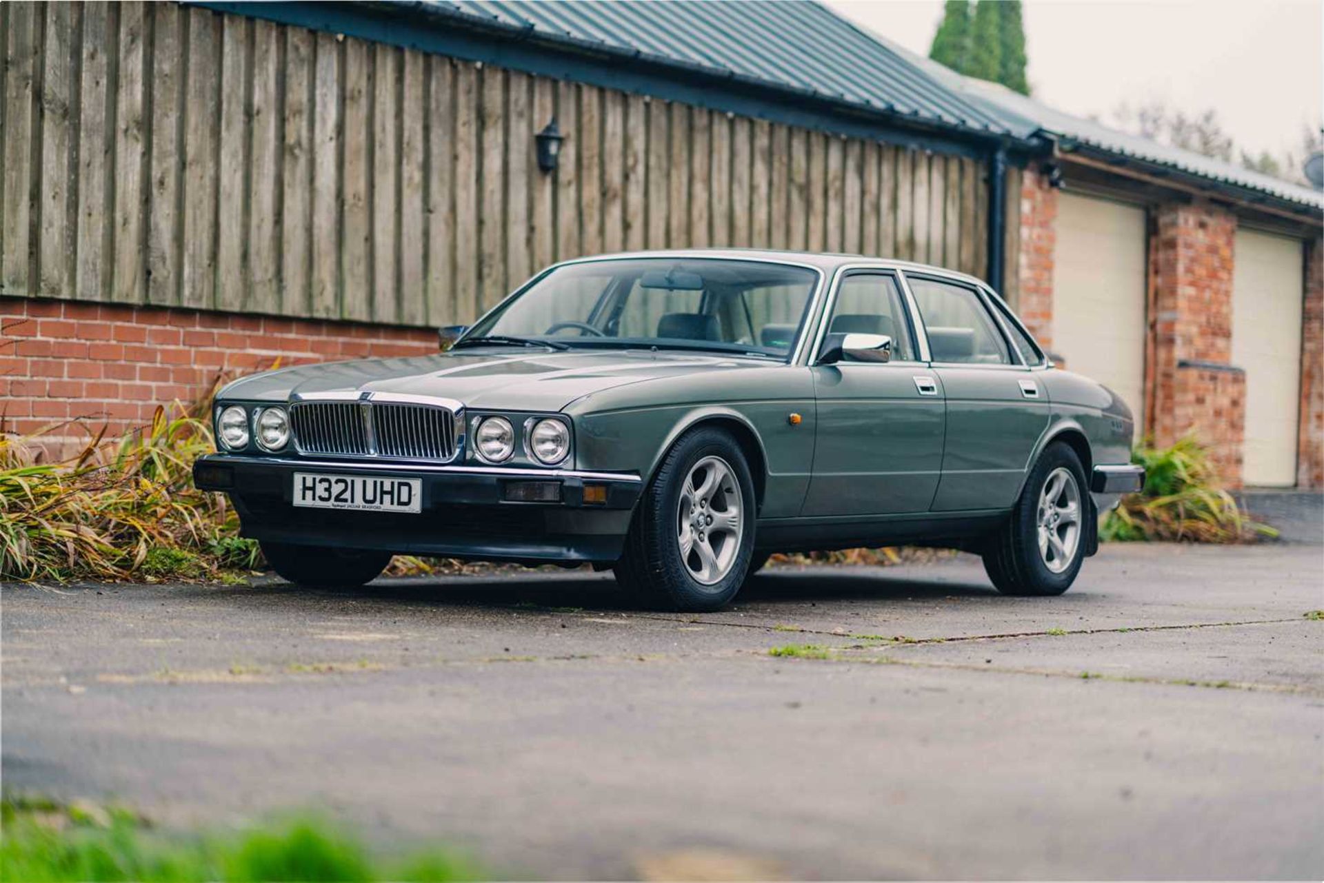 1990 Jaguar XJ40 Highly-original, timewarp example, with just 16,700 warranted miles from new - Image 4 of 70