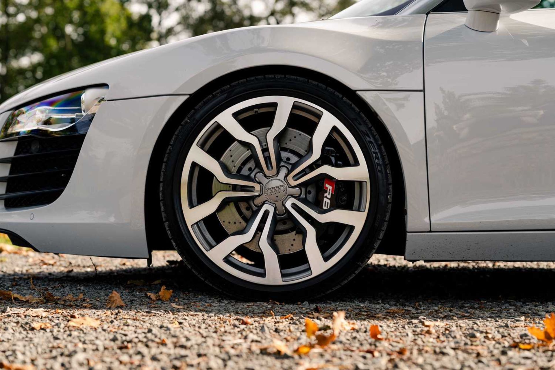 2010 Audi R8 Spyder V8 Specified in Suzuka Grey, with a Black Nappa leather interior and just 22,500 - Image 18 of 57