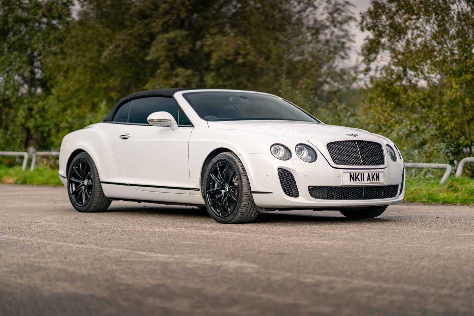 2011 Bentley GTC Supersports Finished in striking Glacier White and riding on gloss black 20” alloy  - Image 2 of 68