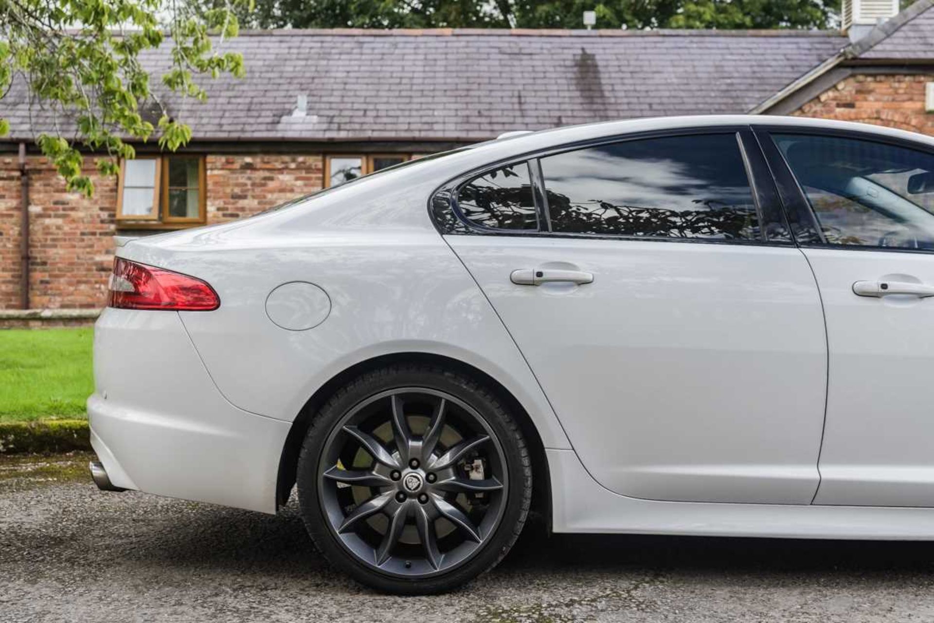 2011 Jaguar XFR Saloon 500 horsepower four-door super saloon, with an enviable factory specification - Image 14 of 83