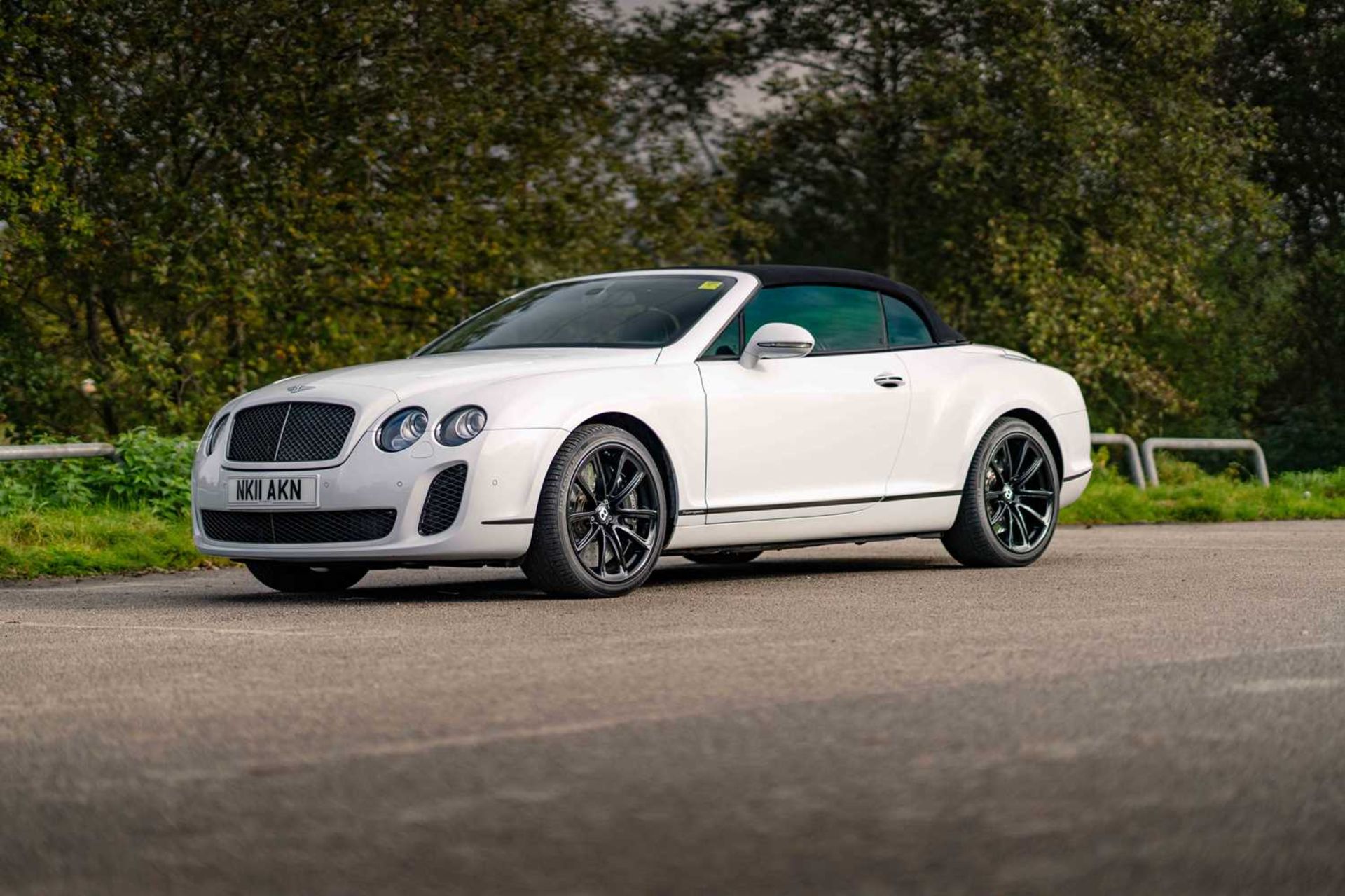 2011 Bentley GTC Supersports Finished in striking Glacier White and riding on gloss black 20” alloy  - Image 6 of 68