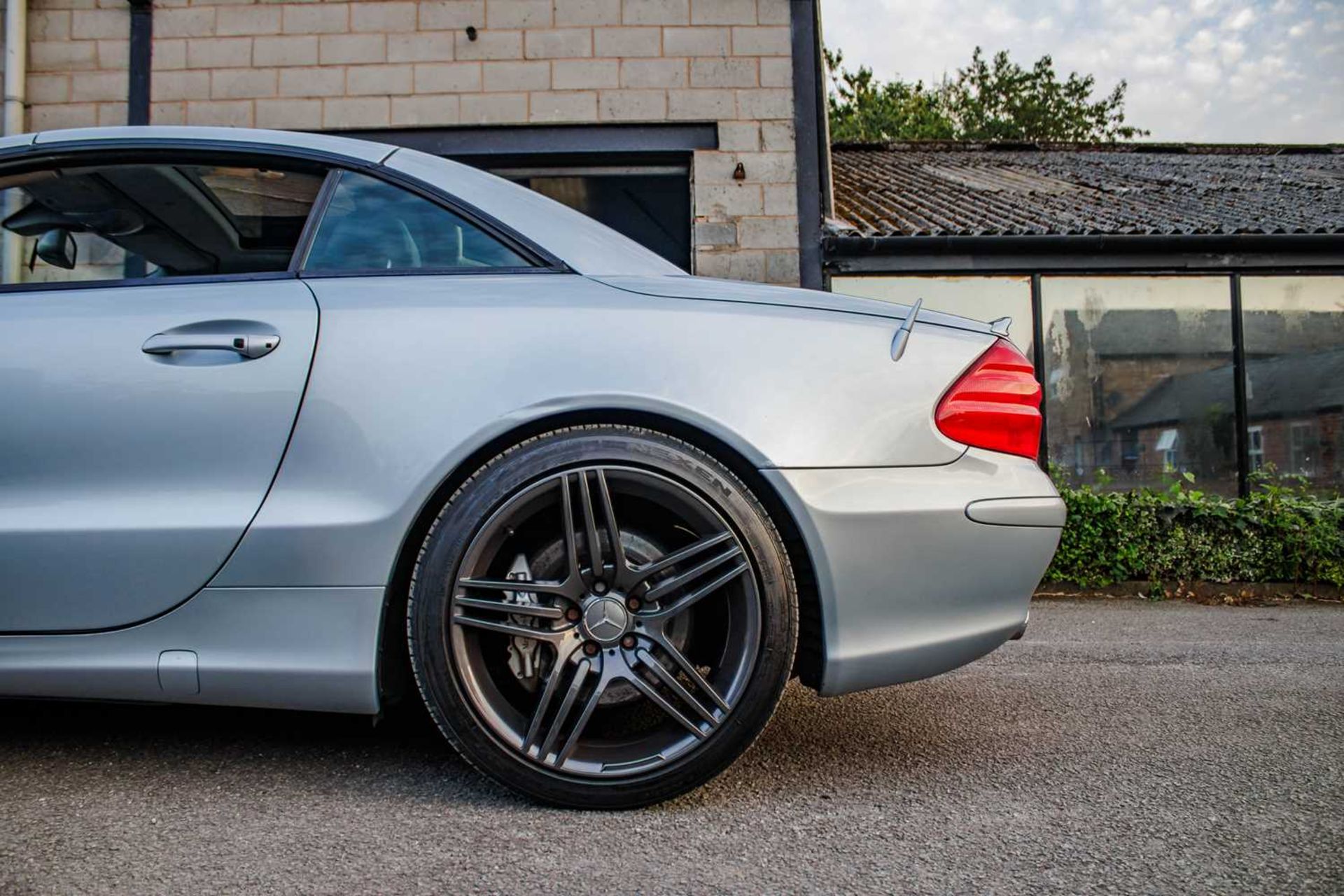 2004 Mercedes SL600 Flagship, 493bhp twin-turbo powered model  - Image 11 of 42