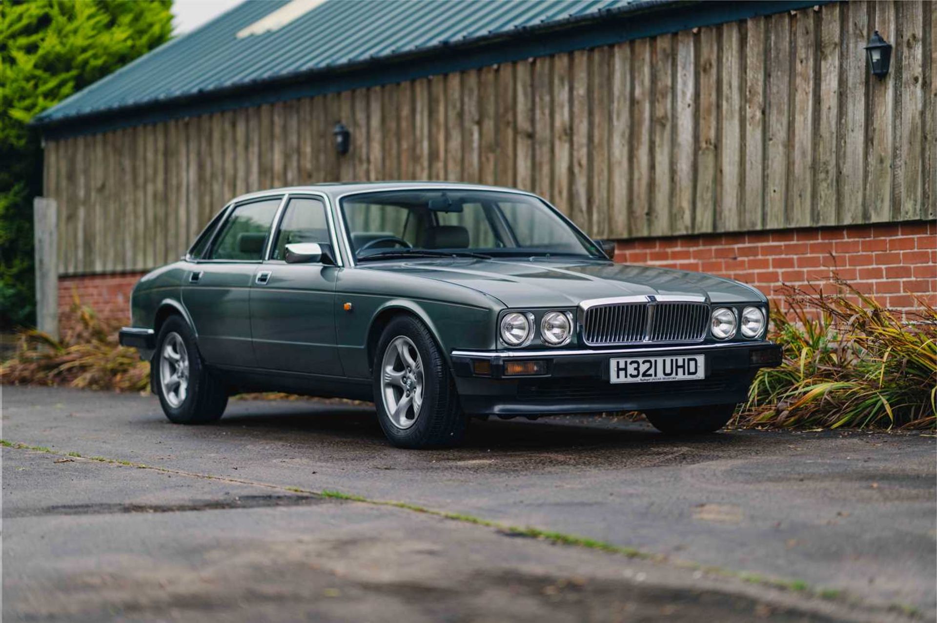 1990 Jaguar XJ40 Highly-original, timewarp example, with just 16,700 warranted miles from new