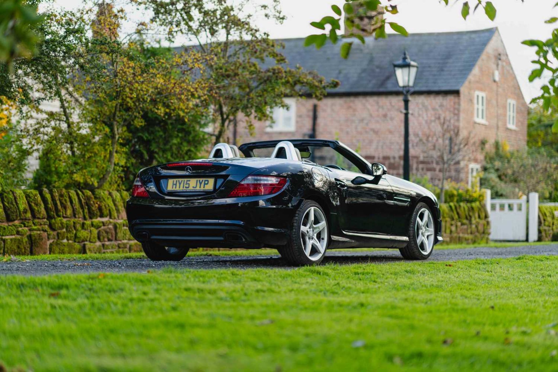 2015 Mercedes SLK200 AMG Sport A genuine two-keeper, 35,950 miles example, complemented by full serv - Image 15 of 69