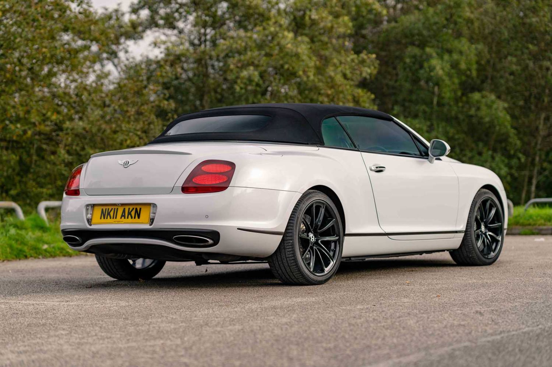 2011 Bentley GTC Supersports Finished in striking Glacier White and riding on gloss black 20” alloy  - Image 14 of 68