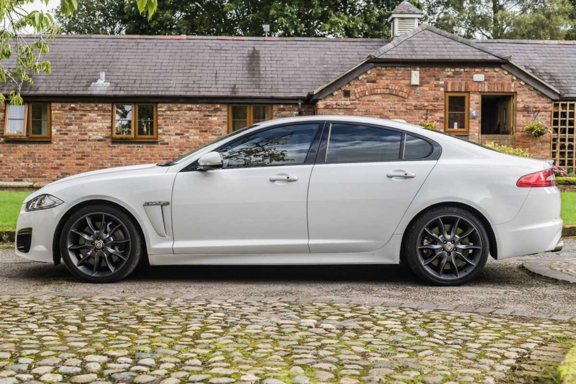 2011 Jaguar XFR Saloon 500 horsepower four-door super saloon, with an enviable factory specification - Image 6 of 83