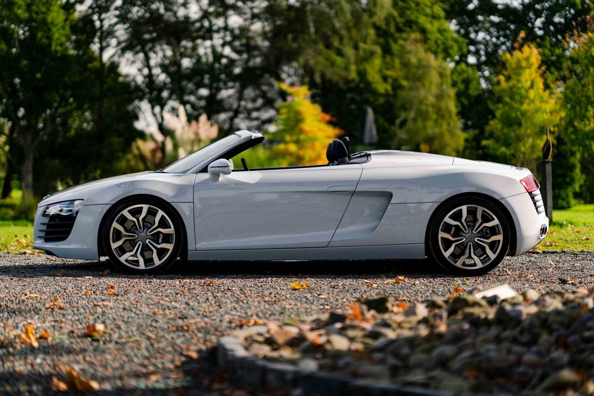 2010 Audi R8 Spyder V8 Specified in Suzuka Grey, with a Black Nappa leather interior and just 22,500 - Image 8 of 57