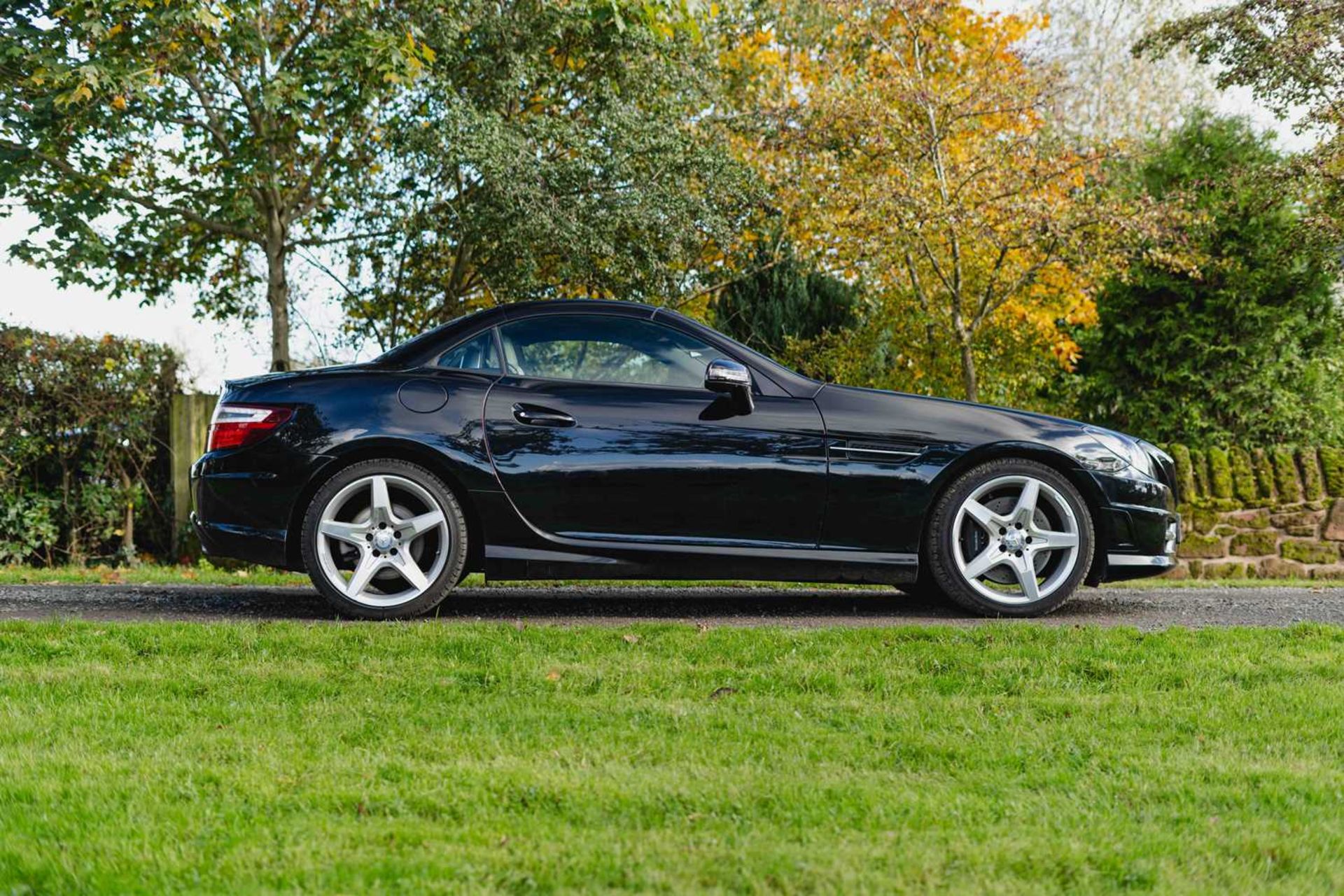 2015 Mercedes SLK200 AMG Sport A genuine two-keeper, 35,950 miles example, complemented by full serv - Image 18 of 69