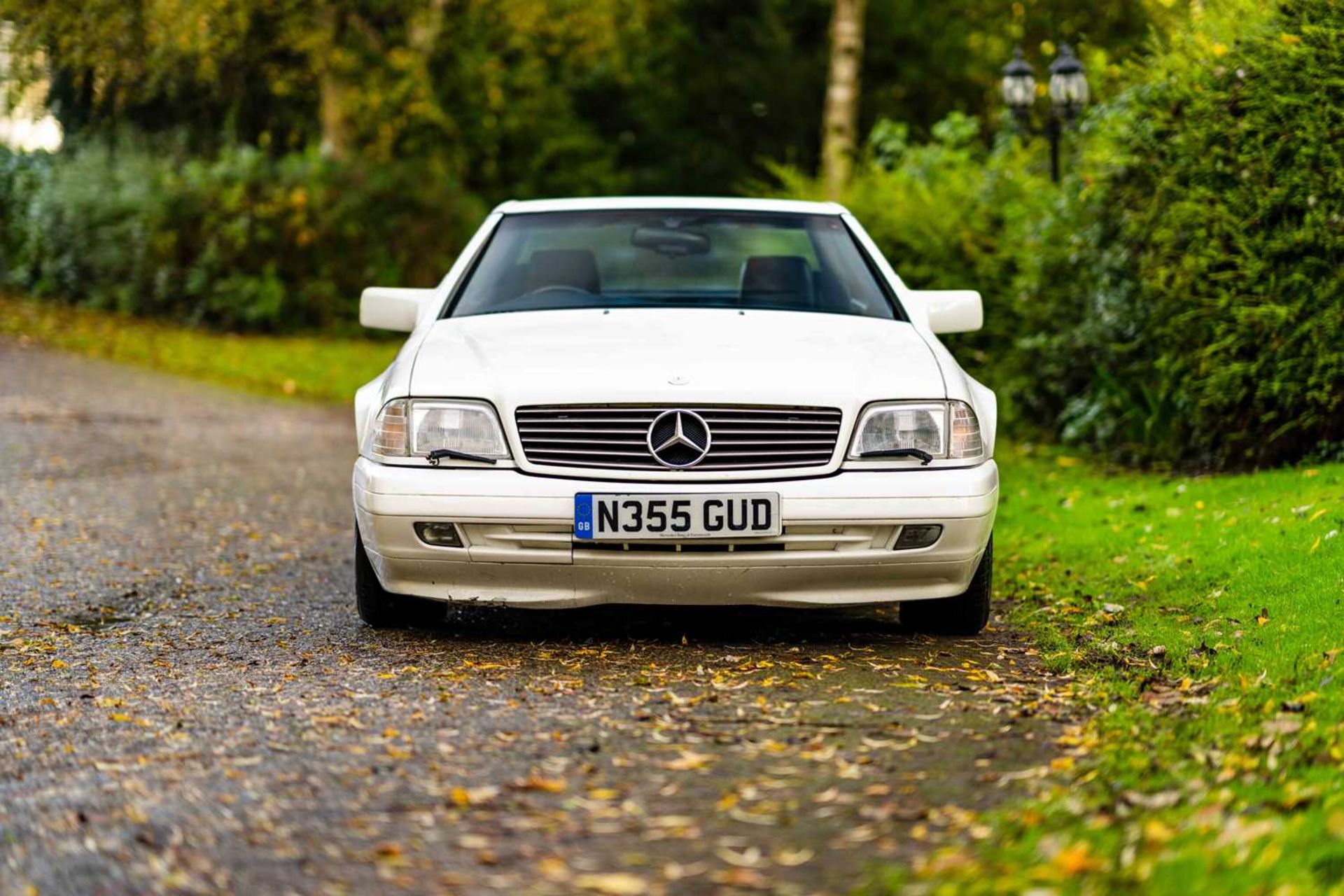 1996 Mercedes-Benz SL 320 ***NO RESERVE*** Just five custodians from new and displaying a credible 8 - Image 3 of 52