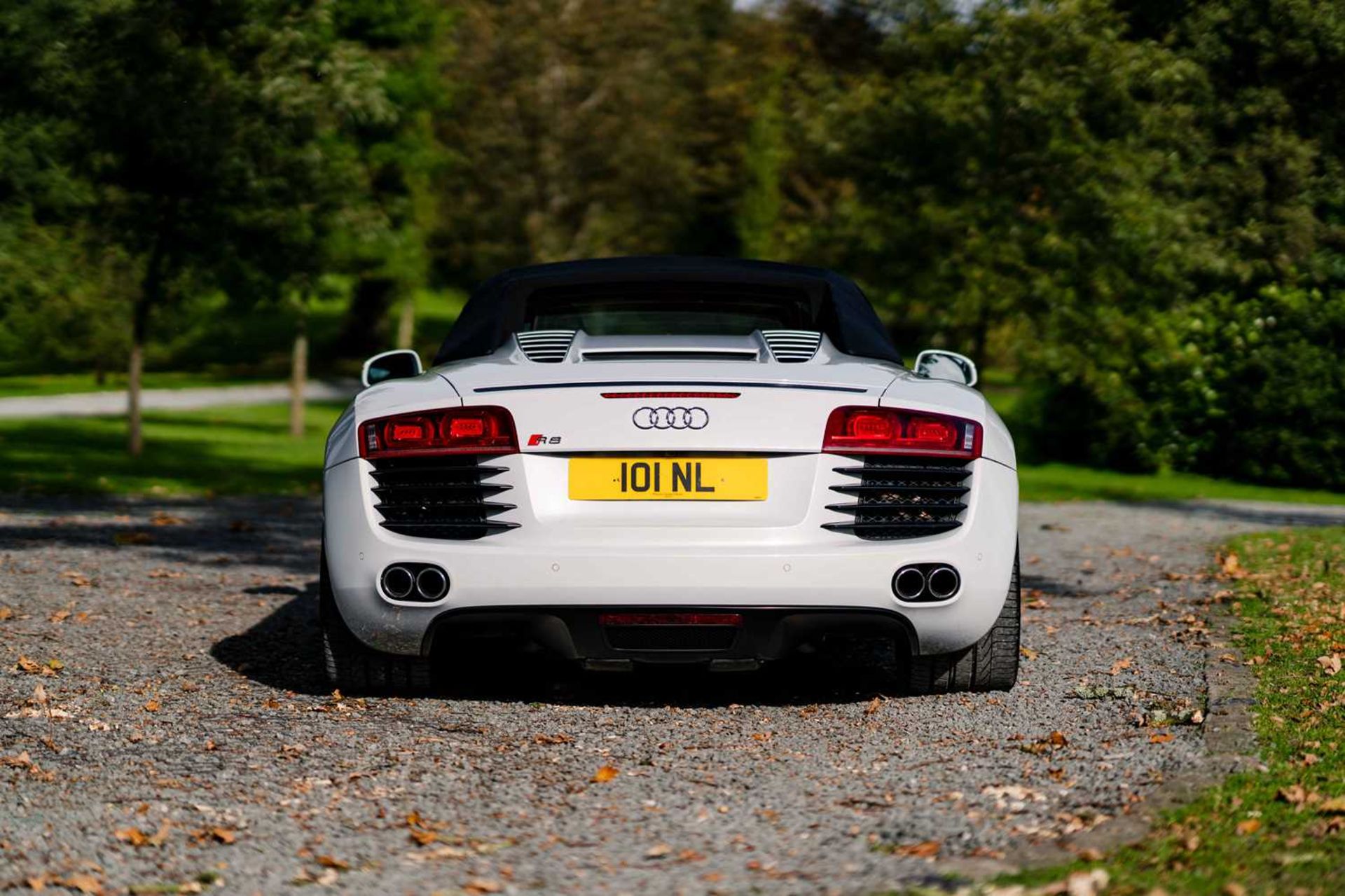 2010 Audi R8 Spyder V8 Specified in Suzuka Grey, with a Black Nappa leather interior and just 22,500 - Image 11 of 57