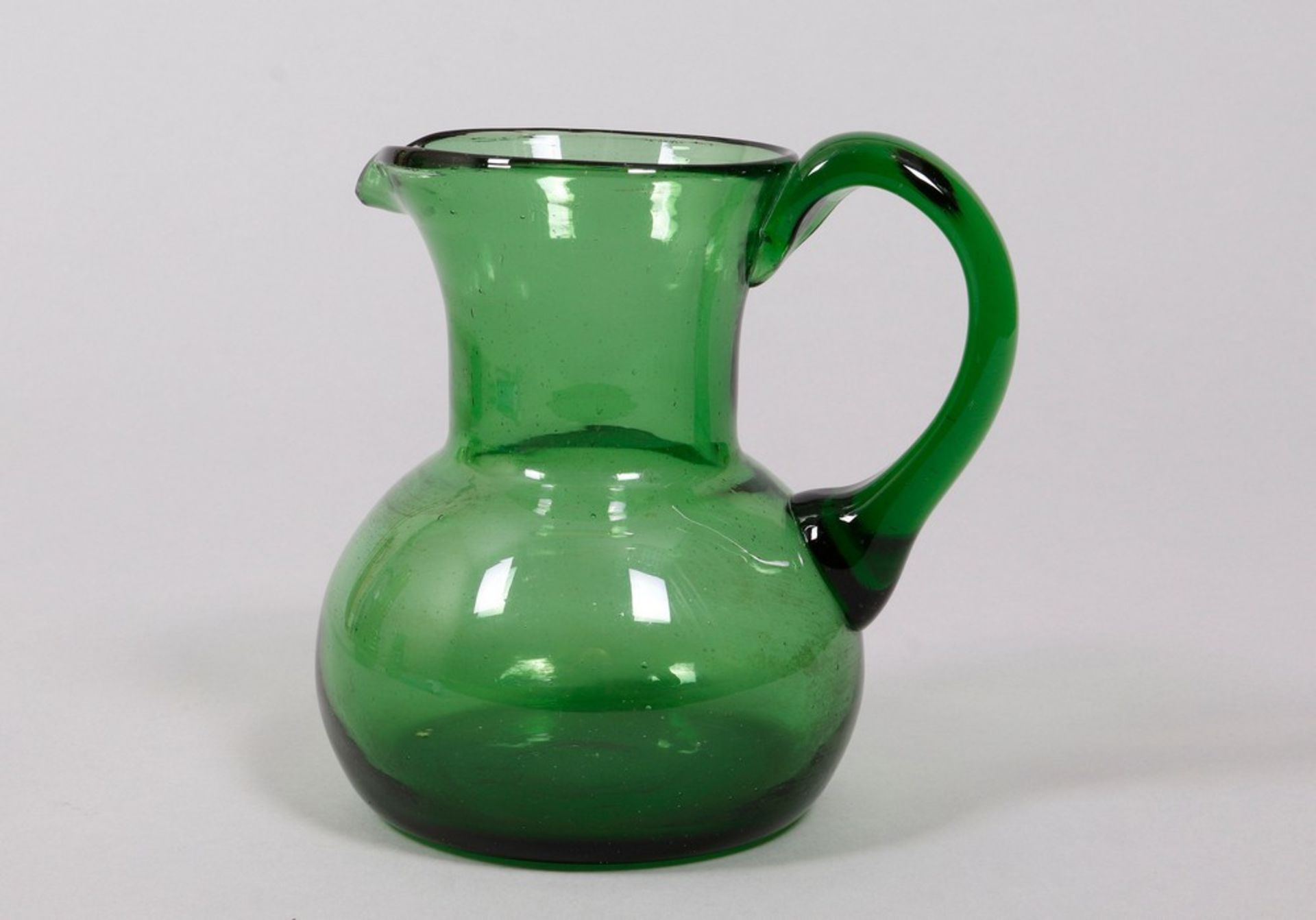 Mixed lot of glass jugs in green, 3 pieces, German/Bohemian, 19th/20th C. - Image 4 of 6
