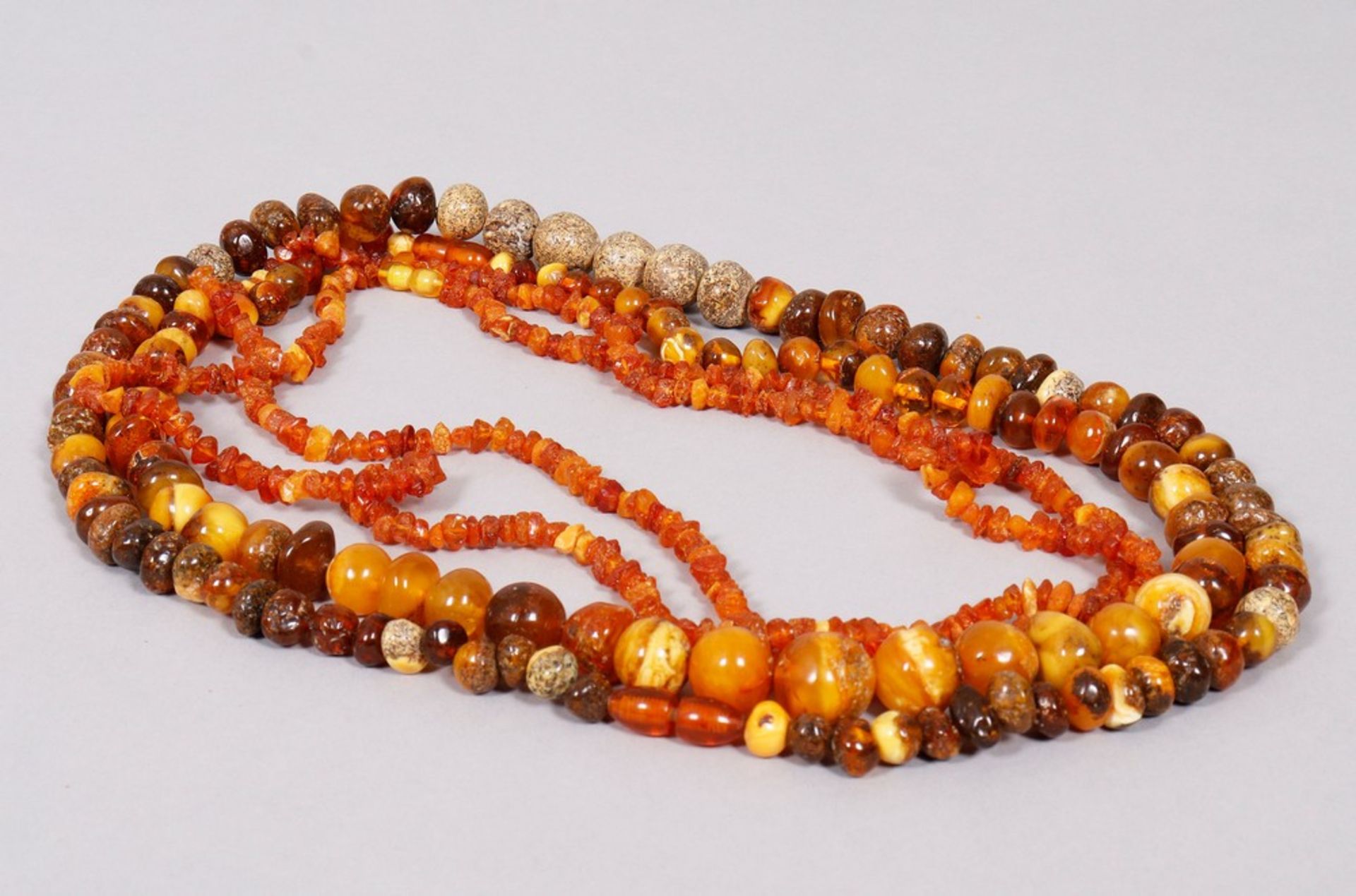 8 amber necklaces and 2 bracelets - Image 3 of 5