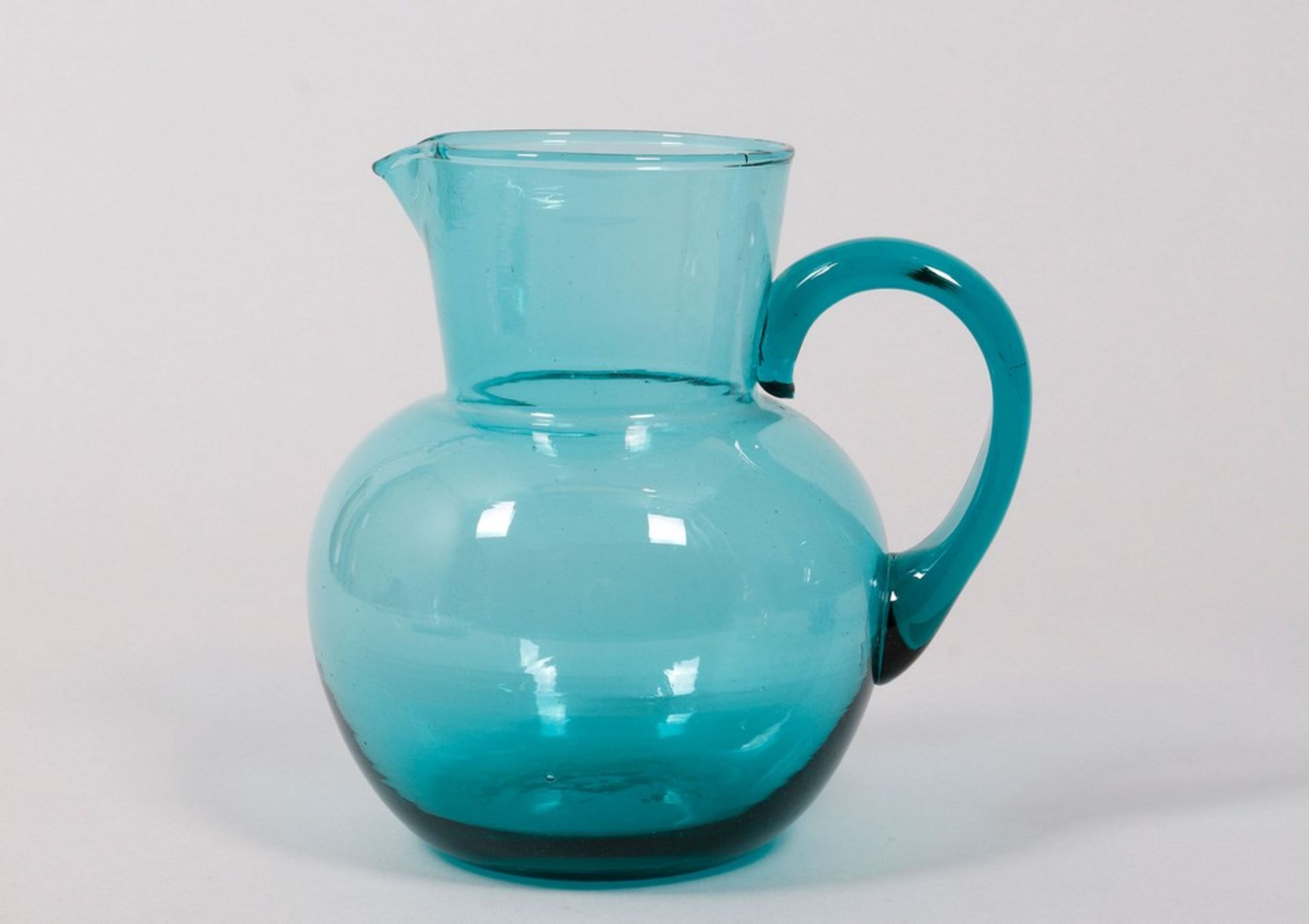 Mixed lot of glass jugs in blue, 3 pieces, German/Bohemian, 19th/20th C. - Image 4 of 6