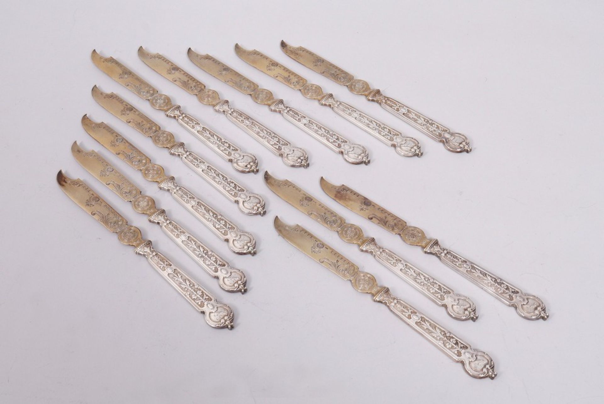 12 Historicism fruit knives in case, 750 silver, partially gilt, probably German, late 19th C.