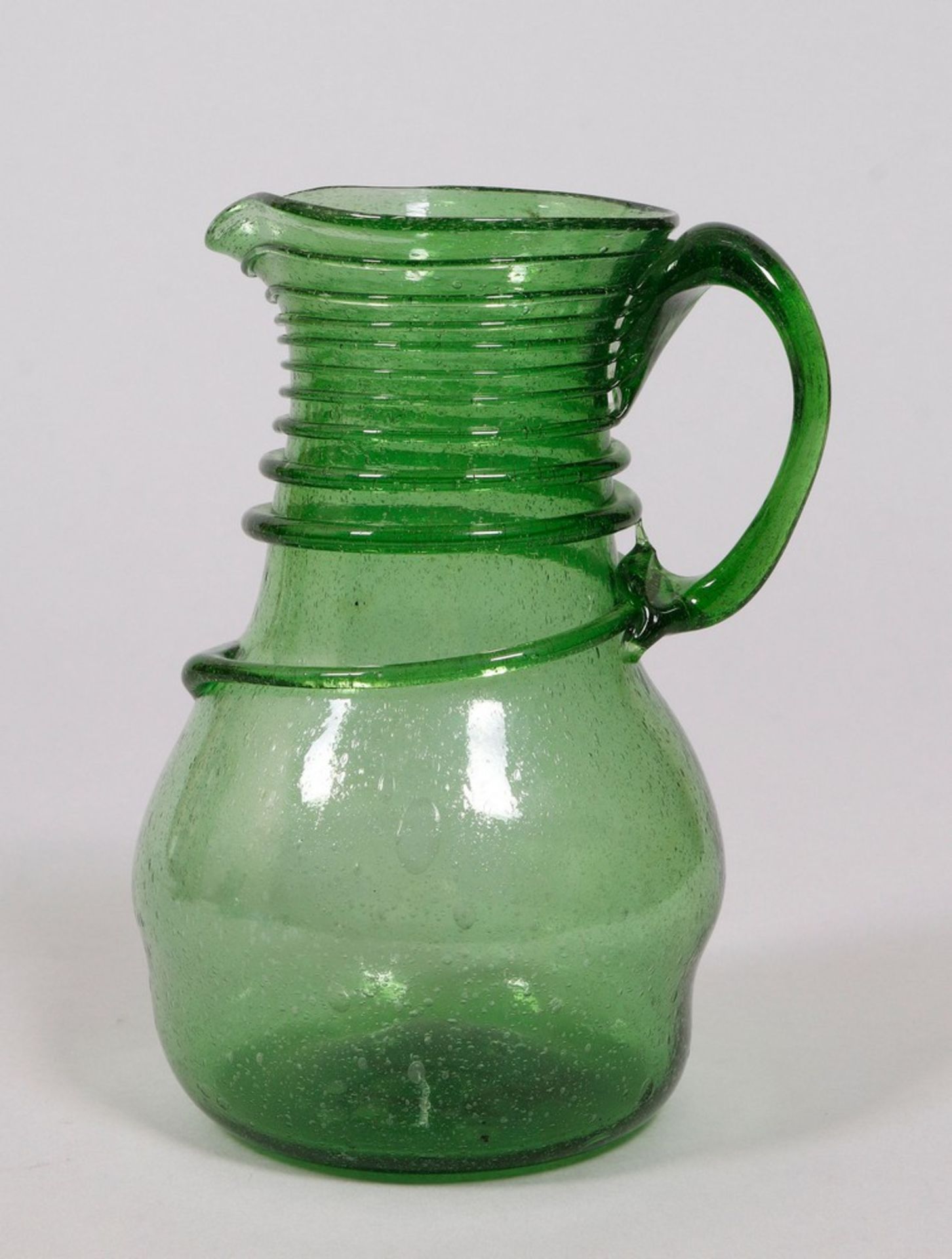 Mixed lot of glass jugs in green, 3 pieces, German/Bohemian, 19th/20th C. - Image 5 of 6