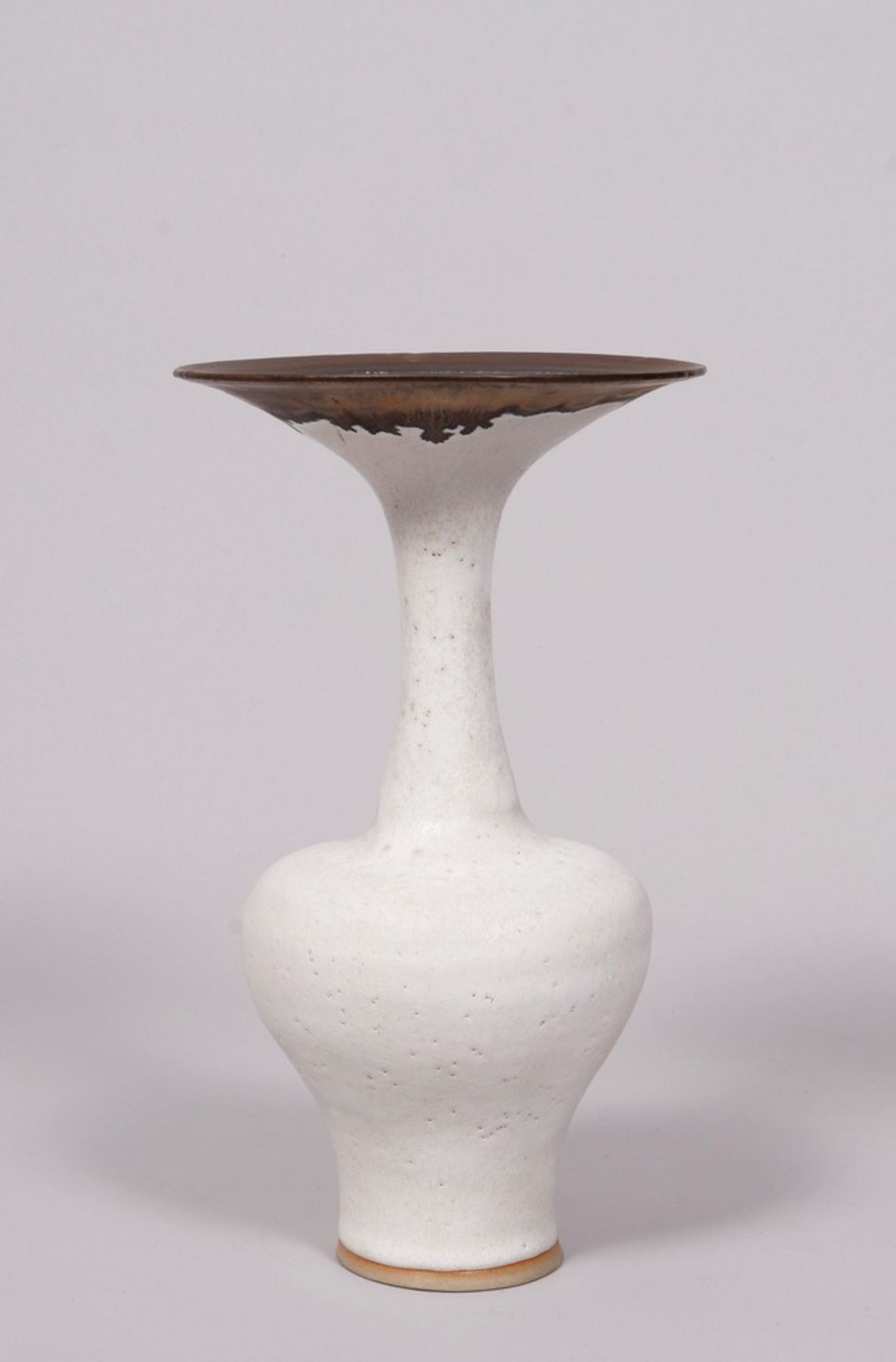 Lucie Rie (1902, Wien, Österreich-Ungarn als Luzie Gomperz - 1995, London), Vase mit Tellermündung  - Bild 3 aus 8