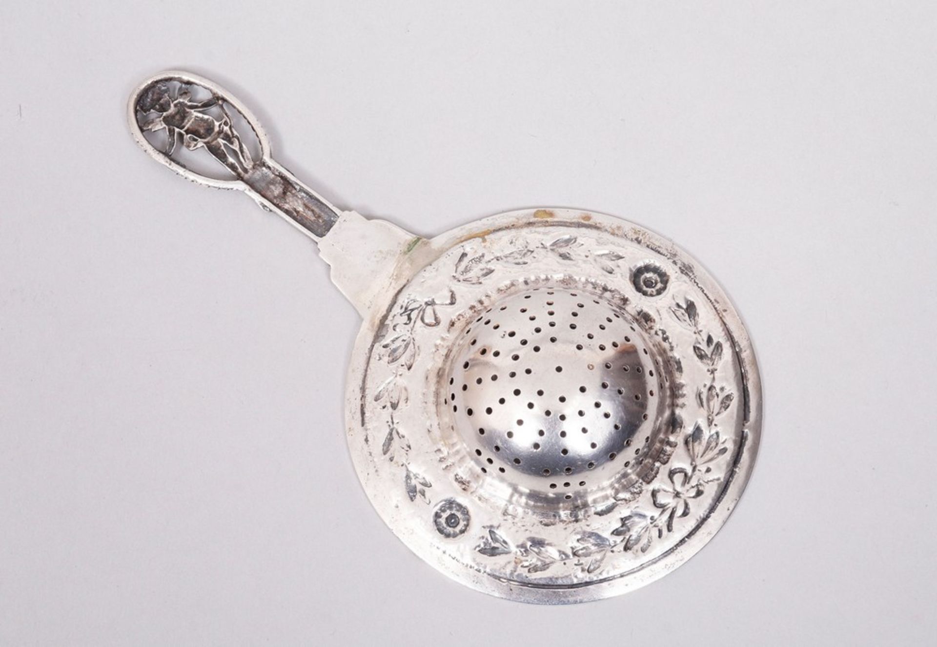 Historicism tea strainer, silver, 13 Loth, partially gilt, B. Neresheimer & Söhne, Hanau, c. 1900 - Image 2 of 4