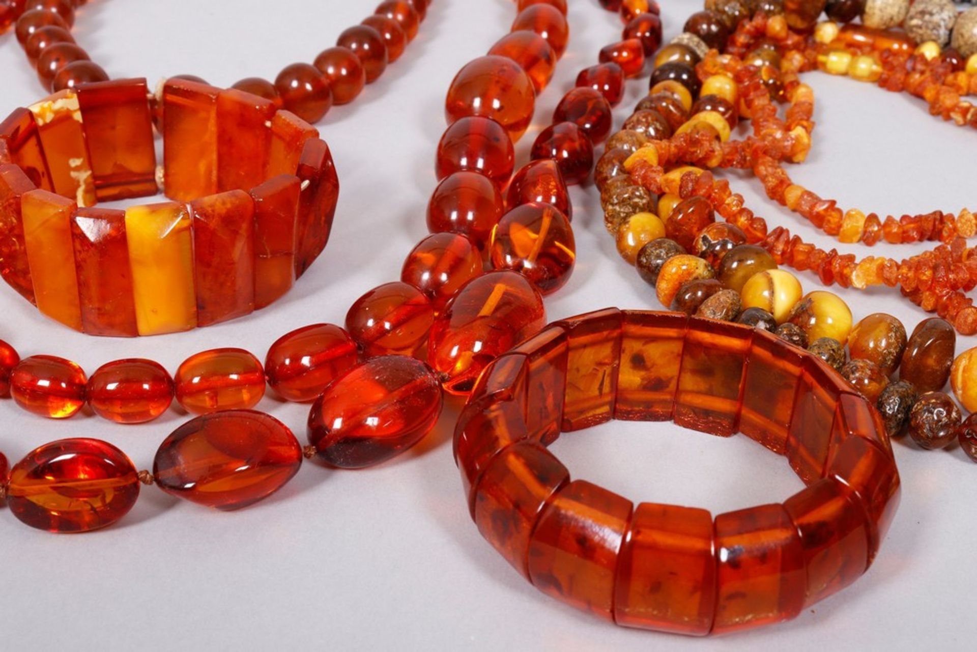 8 amber necklaces and 2 bracelets - Image 5 of 5