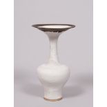 Lucie Rie (1902, Wien, Österreich-Ungarn als Luzie Gomperz - 1995, London), Vase mit Tellermündung