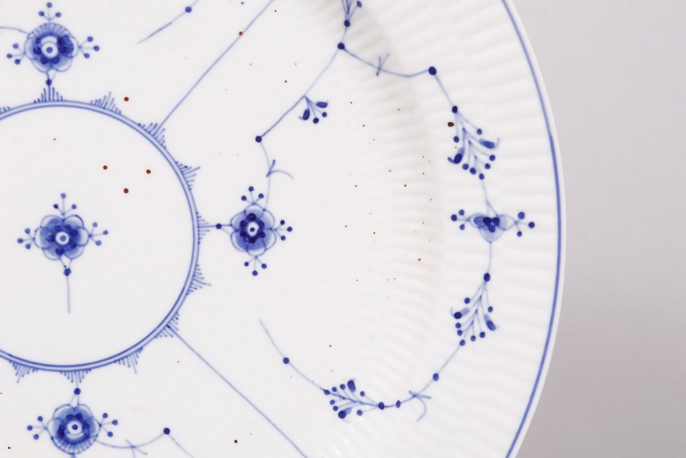 2 round plates, Royal Copenhagen/Bing & Grondahl, Denmark, decor "Blue Fluted/Painted Blue", 2nd ha - Image 3 of 5