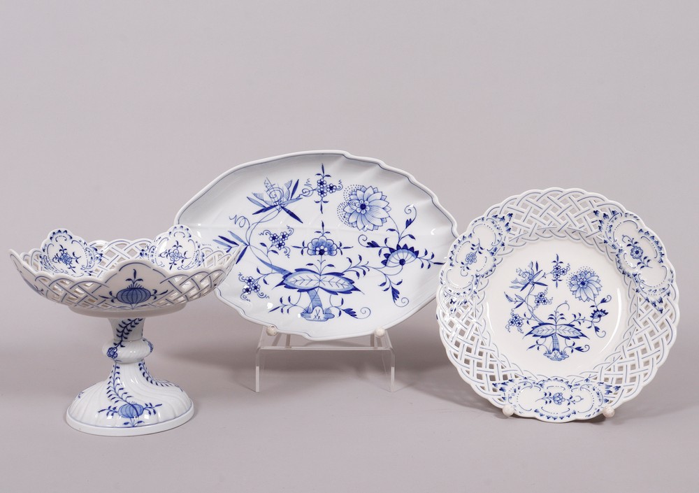 Mixed lot of porcelain, Meissen, decor "onion pattern", 20th C./some c. 1900 - Image 3 of 11