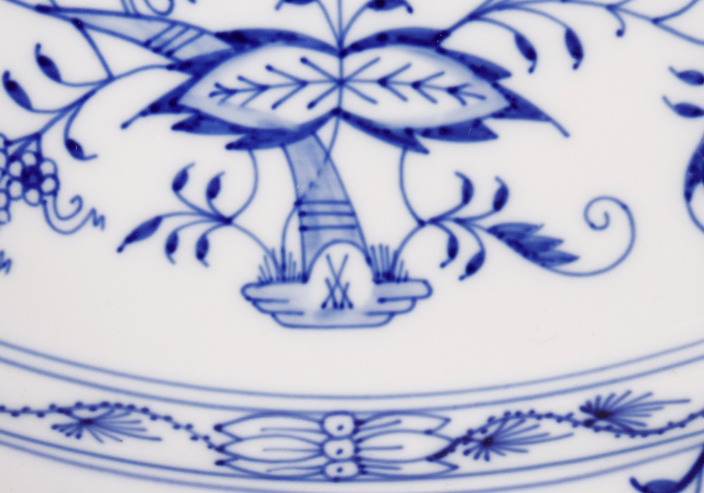 Mixed lot of porcelain, Meissen, decor "onion pattern", 20th C. - Image 5 of 7