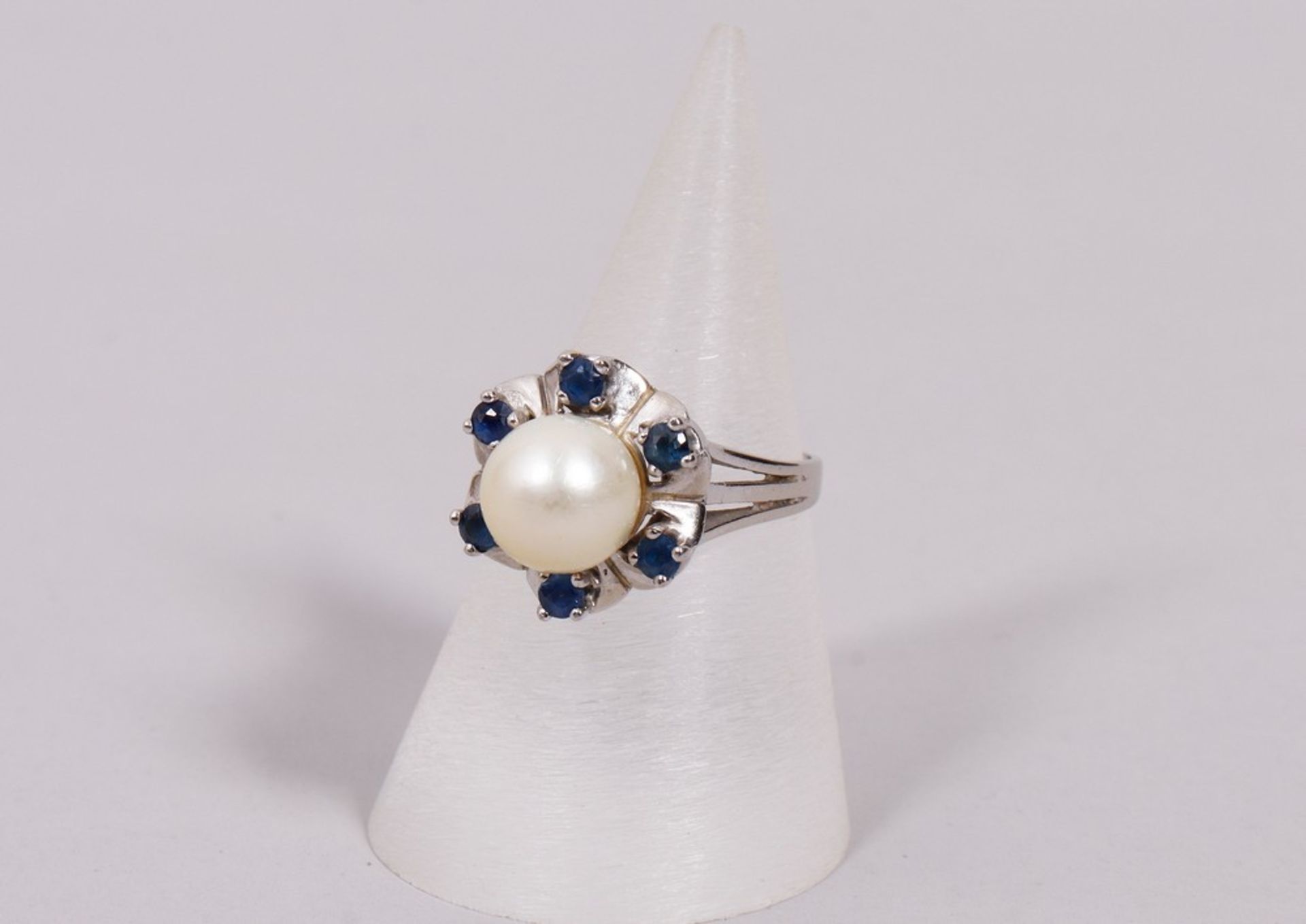 Pearl ring, 585 white gold, 20th C.