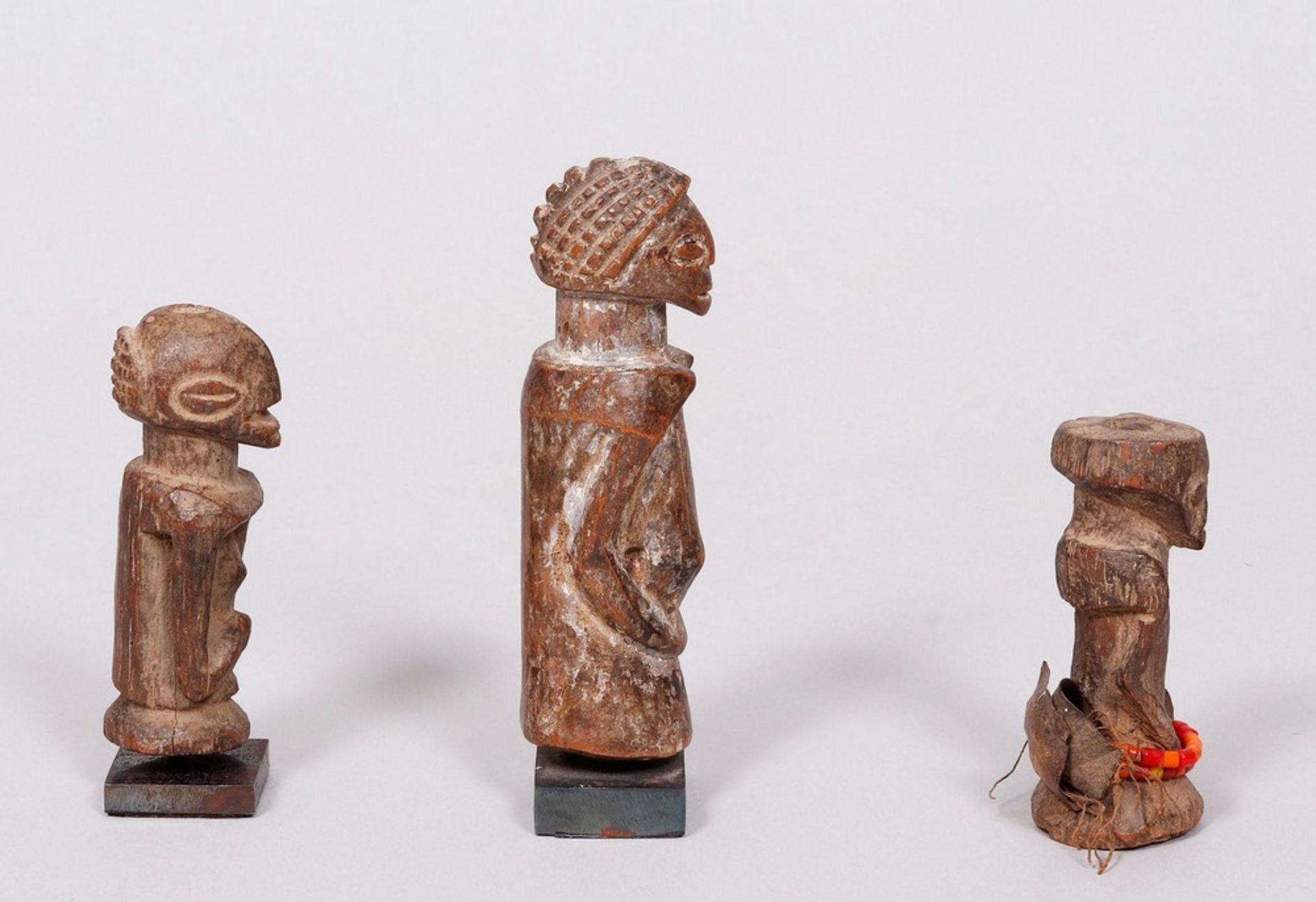 3 Luba-Fetischfiguren, Kongo, 1.H. 20.Jh.  - Bild 3 aus 4