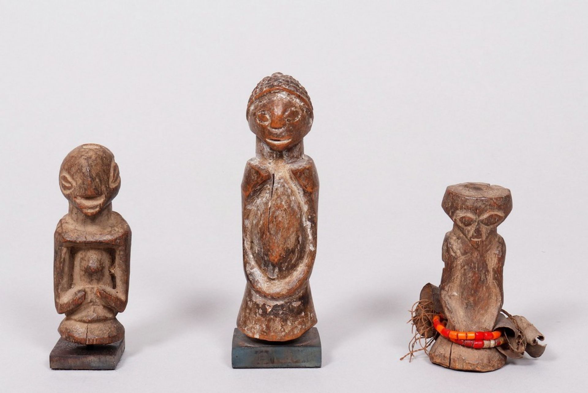 3 Luba-Fetischfiguren, Kongo, 1.H. 20.Jh.  - Bild 2 aus 4