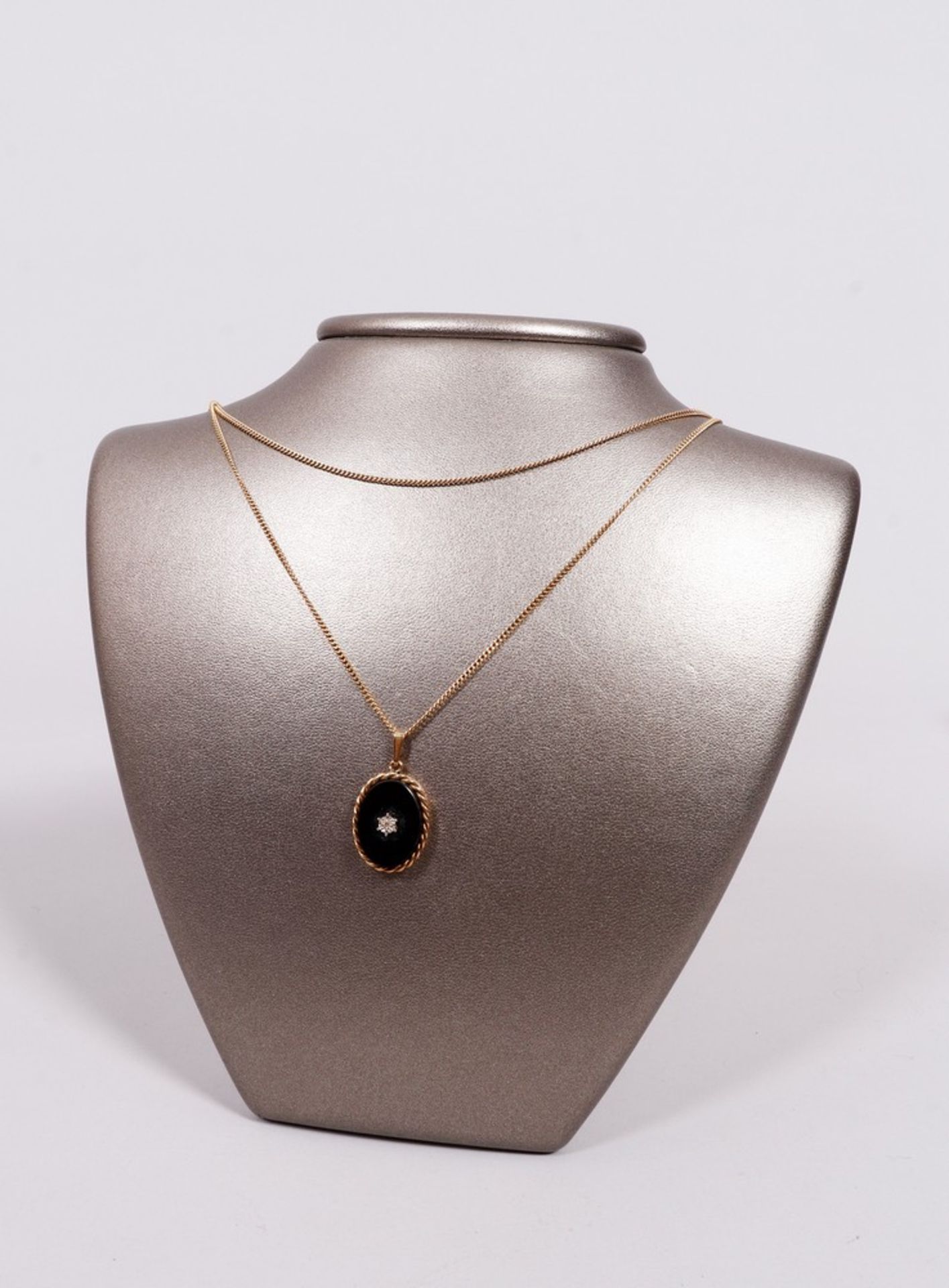 Kette mit Onyx-Anhänger, 333er/585er Gelbgold, 20.Jh. 