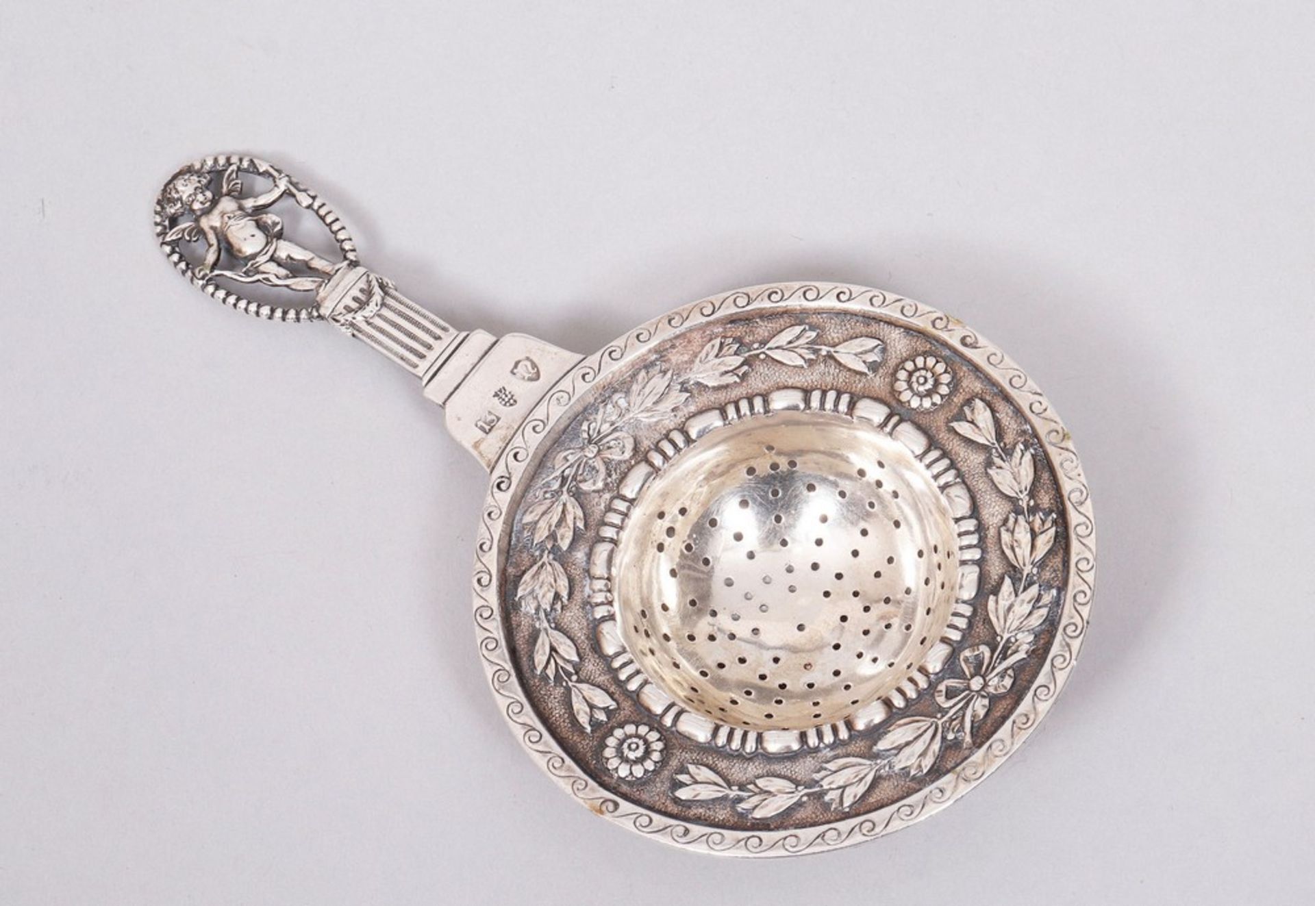 Historicism tea strainer, silver, 13 Loth, partially gilt, B. Neresheimer & Söhne, Hanau, c. 1900