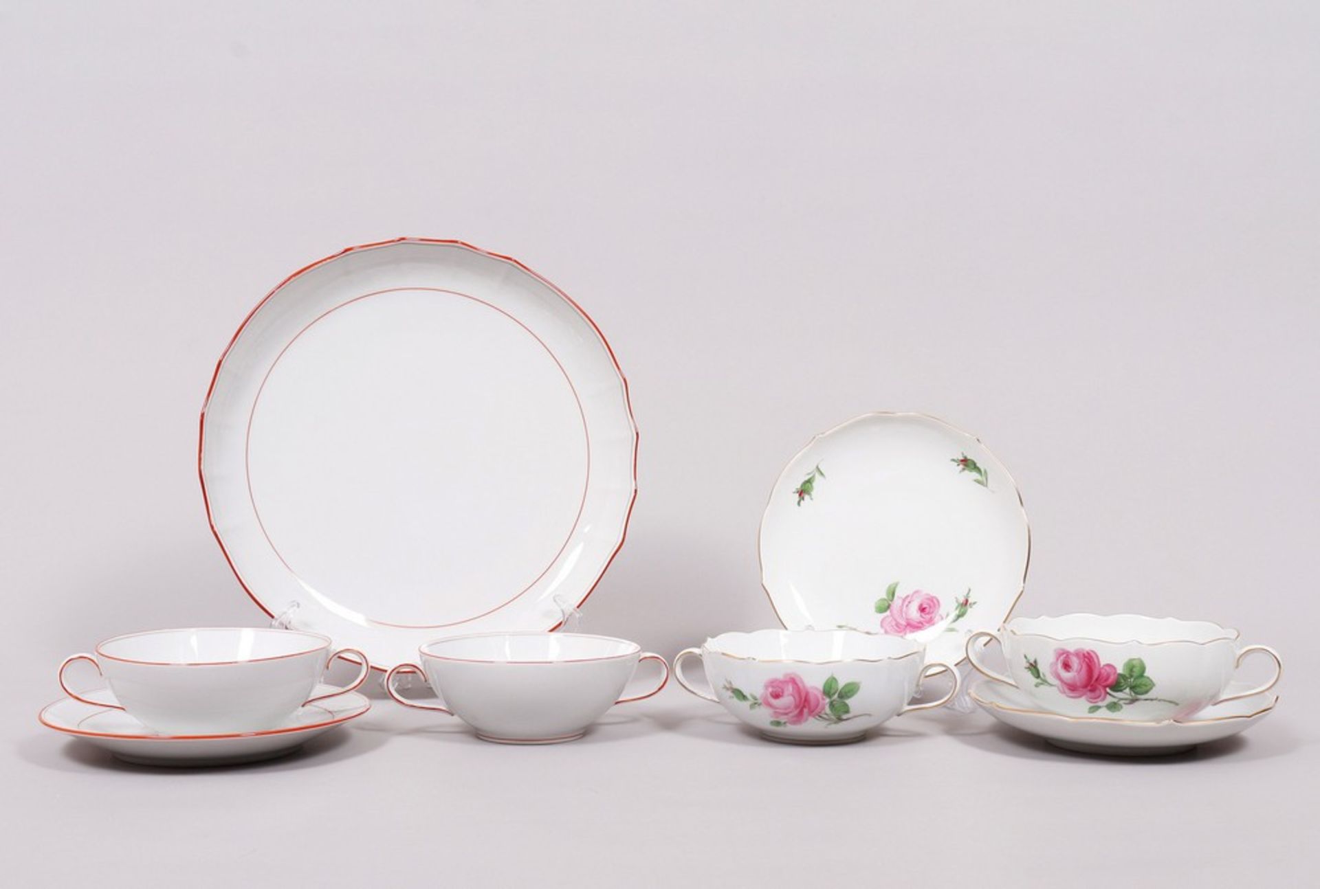 Konvolut, Meissen, Form "Neuer Ausschnitt"/"glatt", Dekor "Rote Rose"/"Rotrand", 2. Hälfte 20.Jh., 