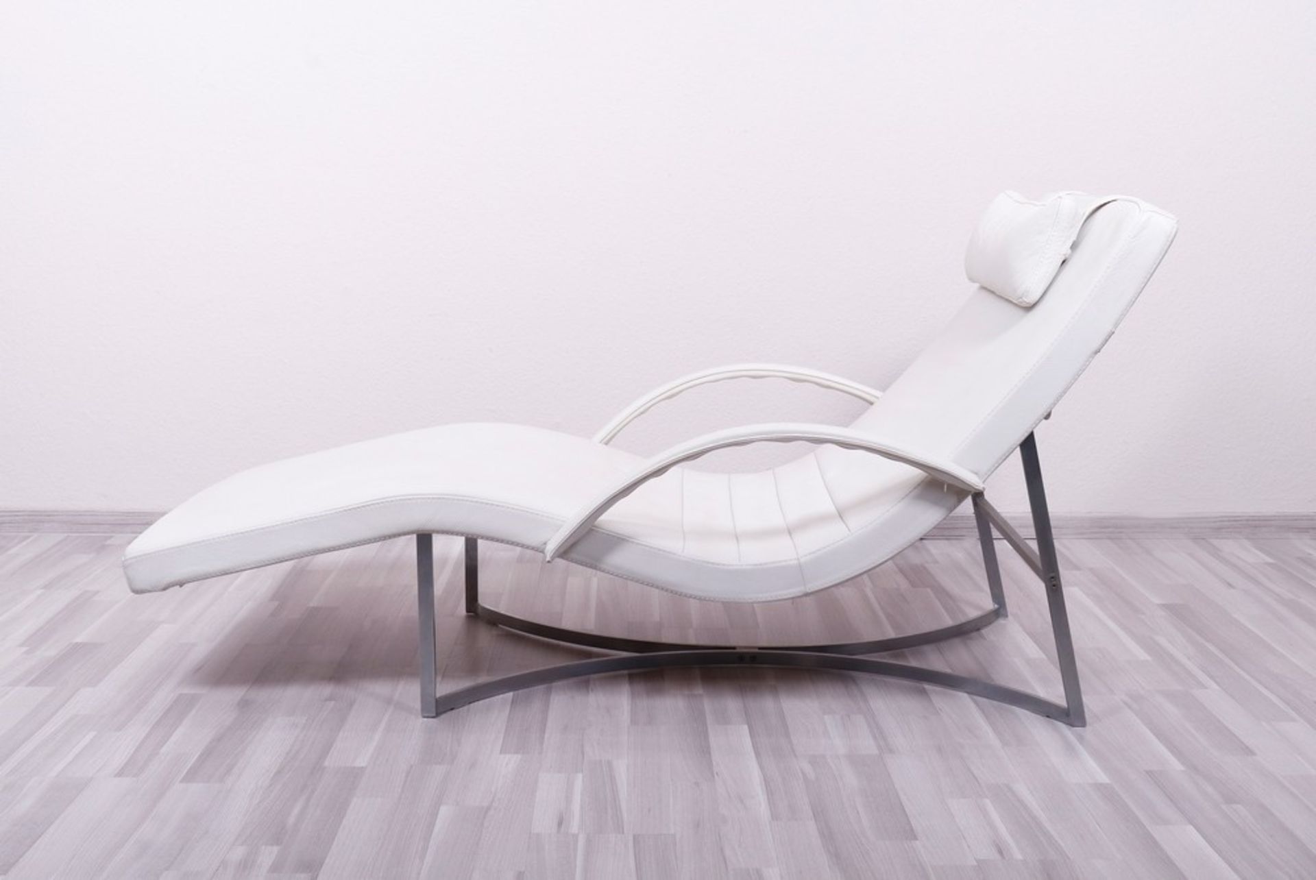 Lounger, probably Italy, 20th C. - Image 2 of 3