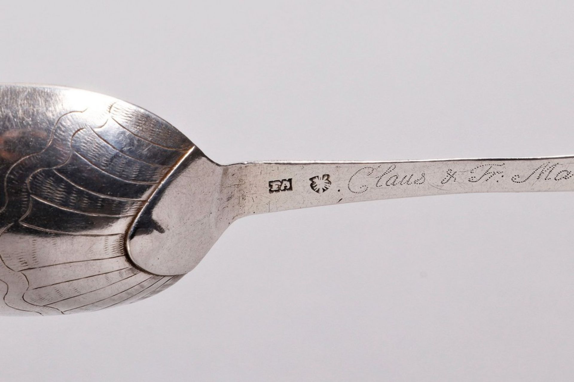 2 dining spoons, silver, including Friedrich August Heyne, Lübeck, late 18th C./1800 - Image 4 of 5