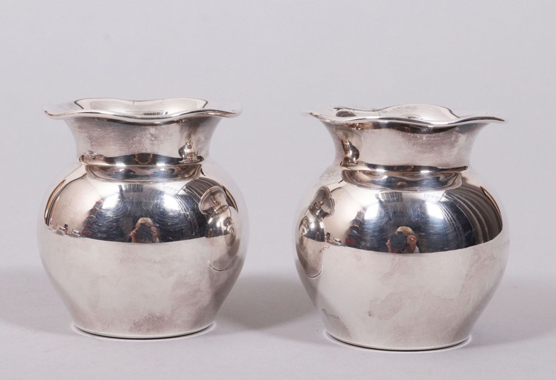 Paar kleine Vasen, 925er Silber, Jakob Grimmiger, Schwäbisch Gmünd, 20.Jh.  - Bild 2 aus 4