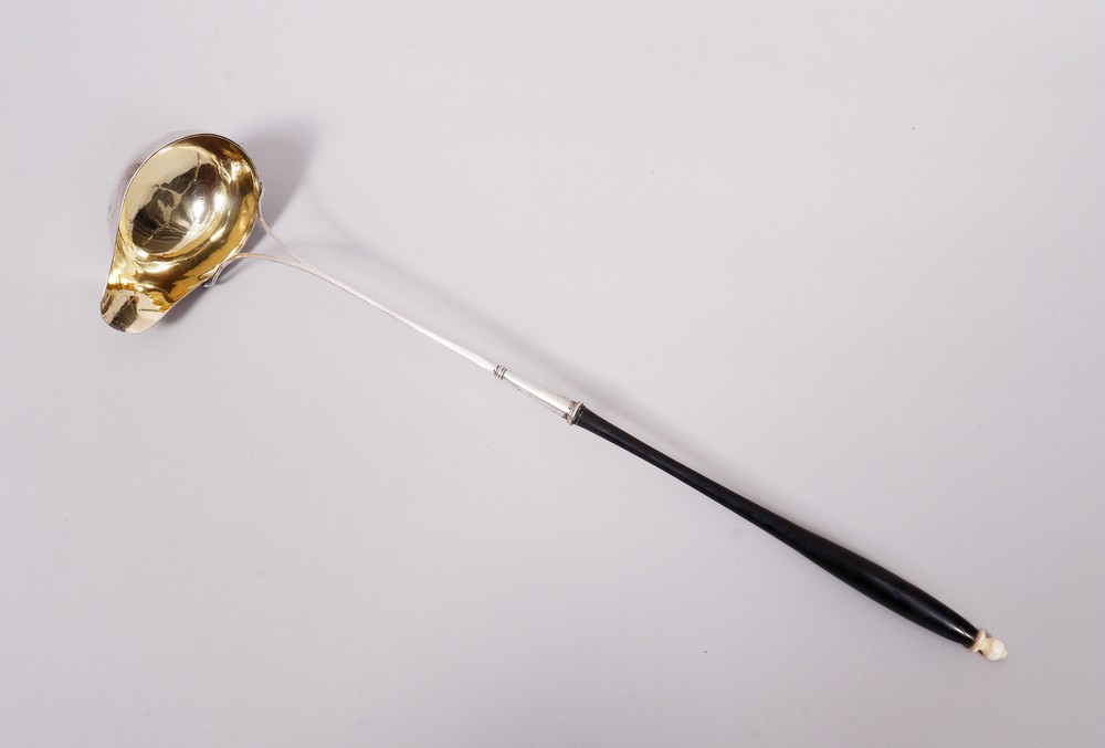 Biedermeier ladle, silver, partially gilt, probably German, mid-19th C. - Image 2 of 4